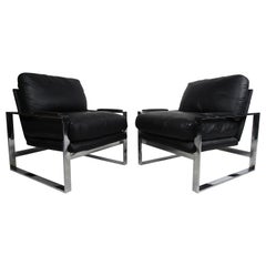 Coppia di sedie da salotto contemporanee in pelle nera in stile Baughman