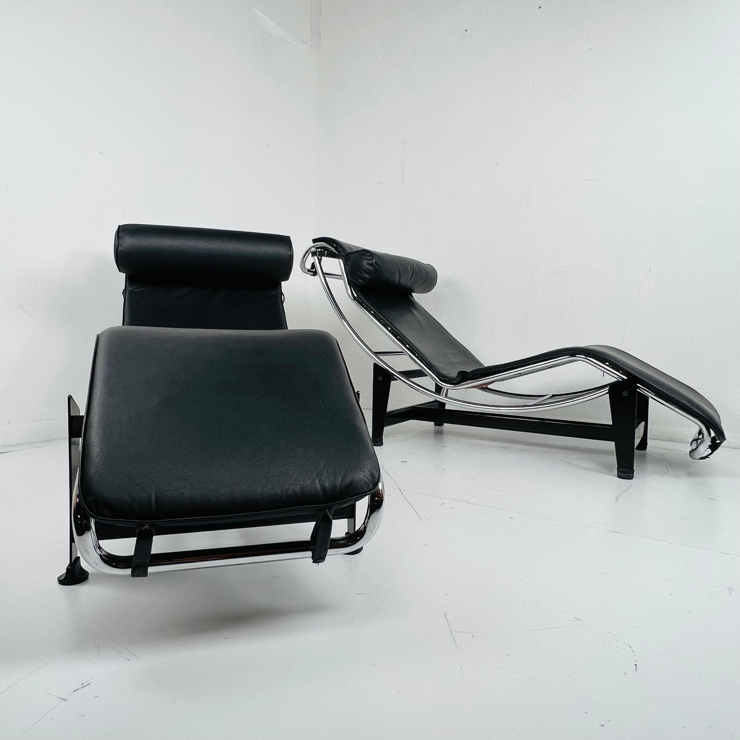Black Leather & Chrome Lounge in the Manner of Le Corbusier In Good Condition For Sale In Dallas, TX