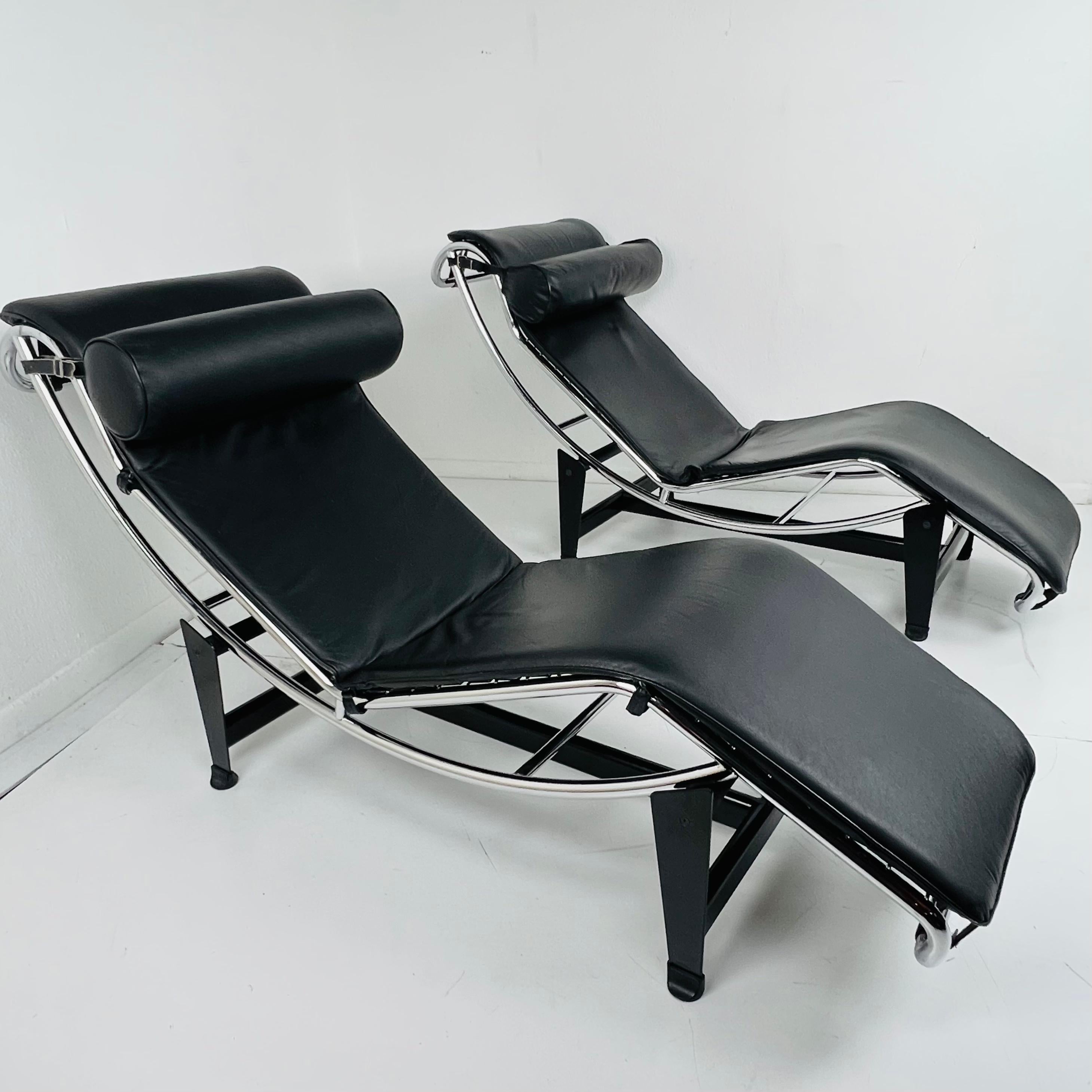 Late 20th Century Black Leather & Chrome Lounge in the Manner of Le Corbusier For Sale