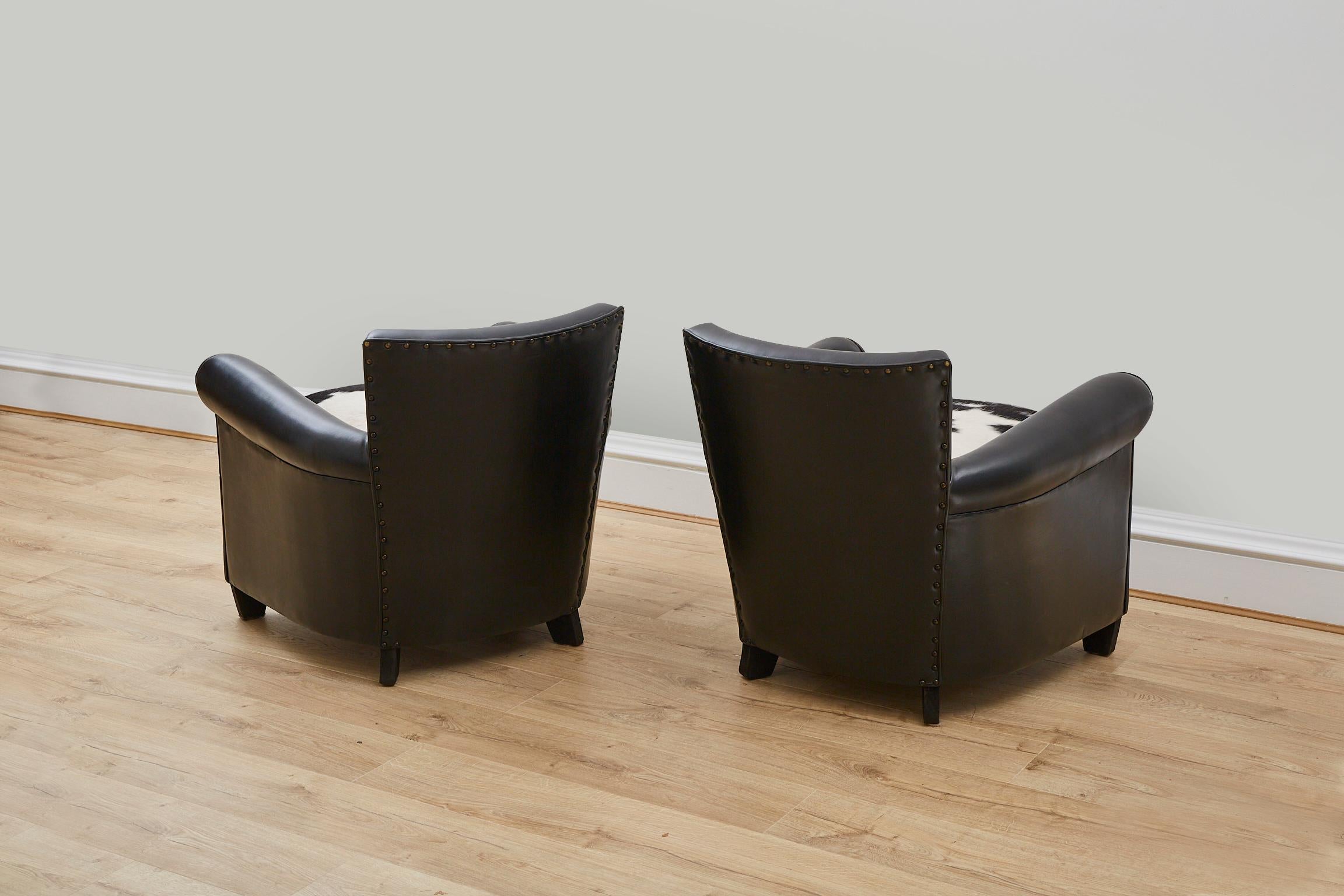 Pair of Black leather club chair / armchair cow hide seat In New Condition For Sale In London, GB