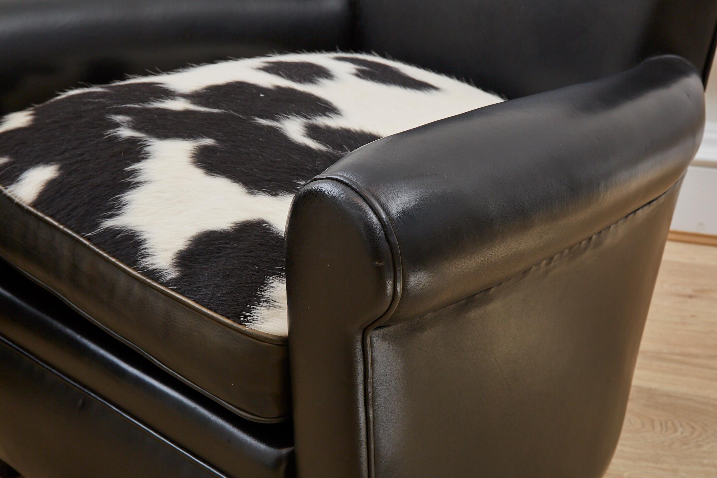 Contemporary Pair of Black leather club chair / armchair cow hide seat For Sale