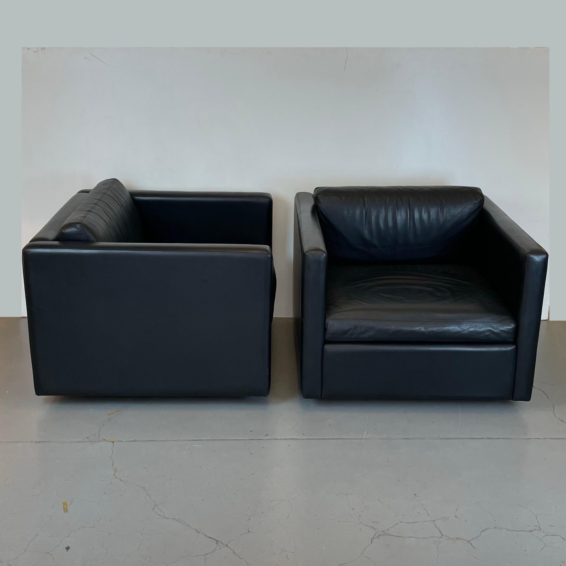 Postmoderne Pair of Black Leather Club-Chairs by Charles Pfister for Knoll, 1980s en vente