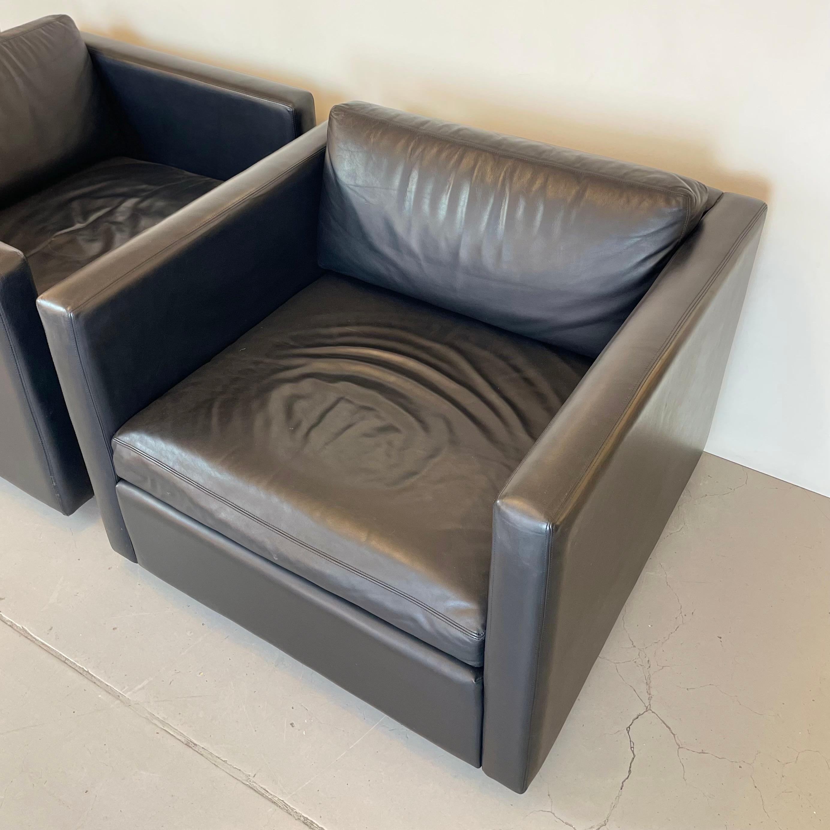 Cuir Pair of Black Leather Club-Chairs by Charles Pfister for Knoll, 1980s en vente