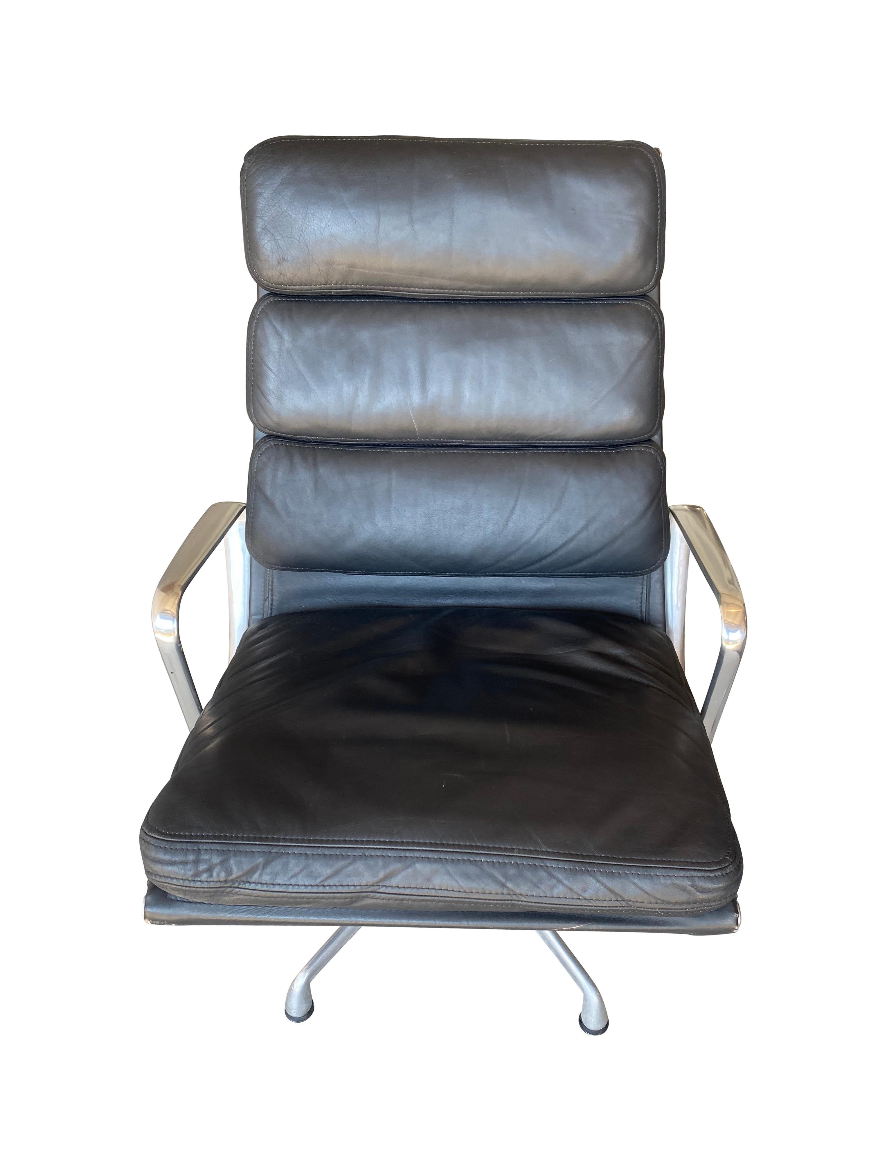 Mid-Century Modern Pair of Black Leather Eames Soft Pad Aluminum Group Lounge Chairs