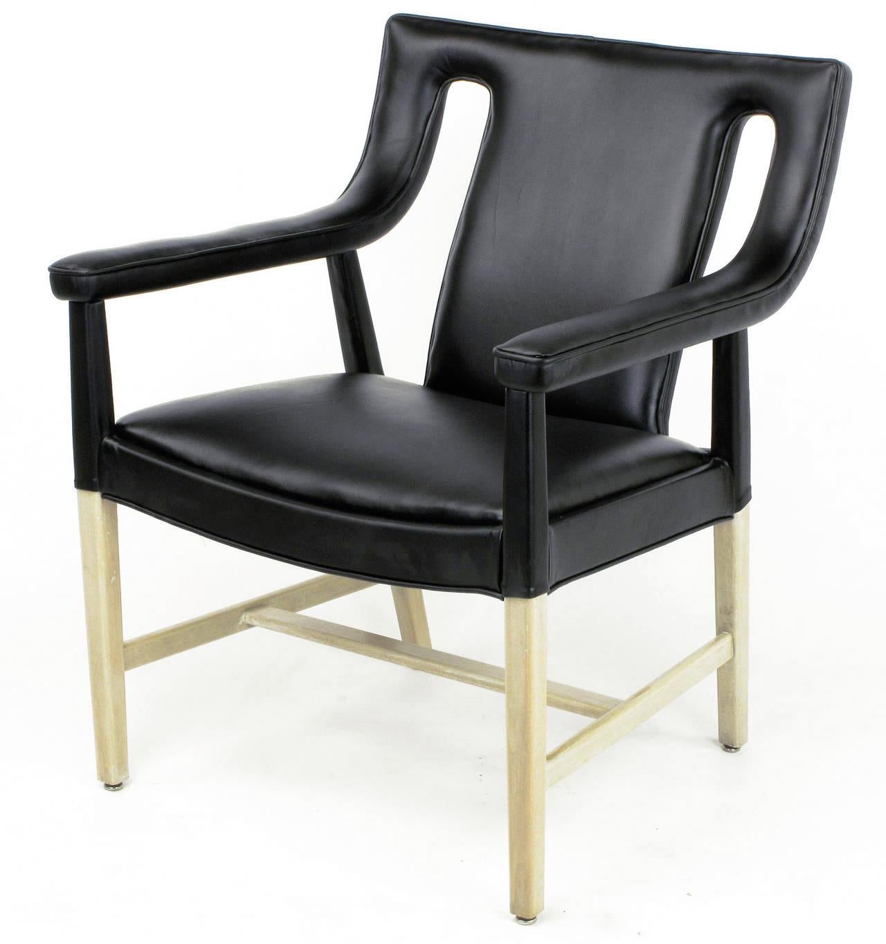 Mid-Century Modern Pair of Black Leather Ejner Larsen and Aksel Bender Madsen Lounge Chair LP48