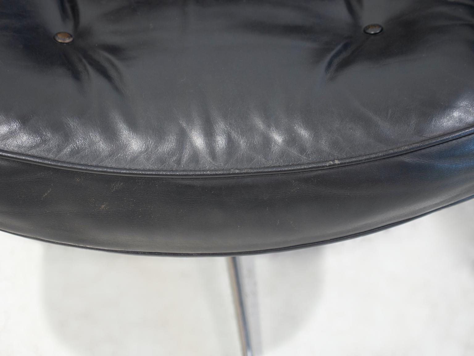 Pair of Black Leather Executive Chairs by Charles and Ray Eames For Sale 4