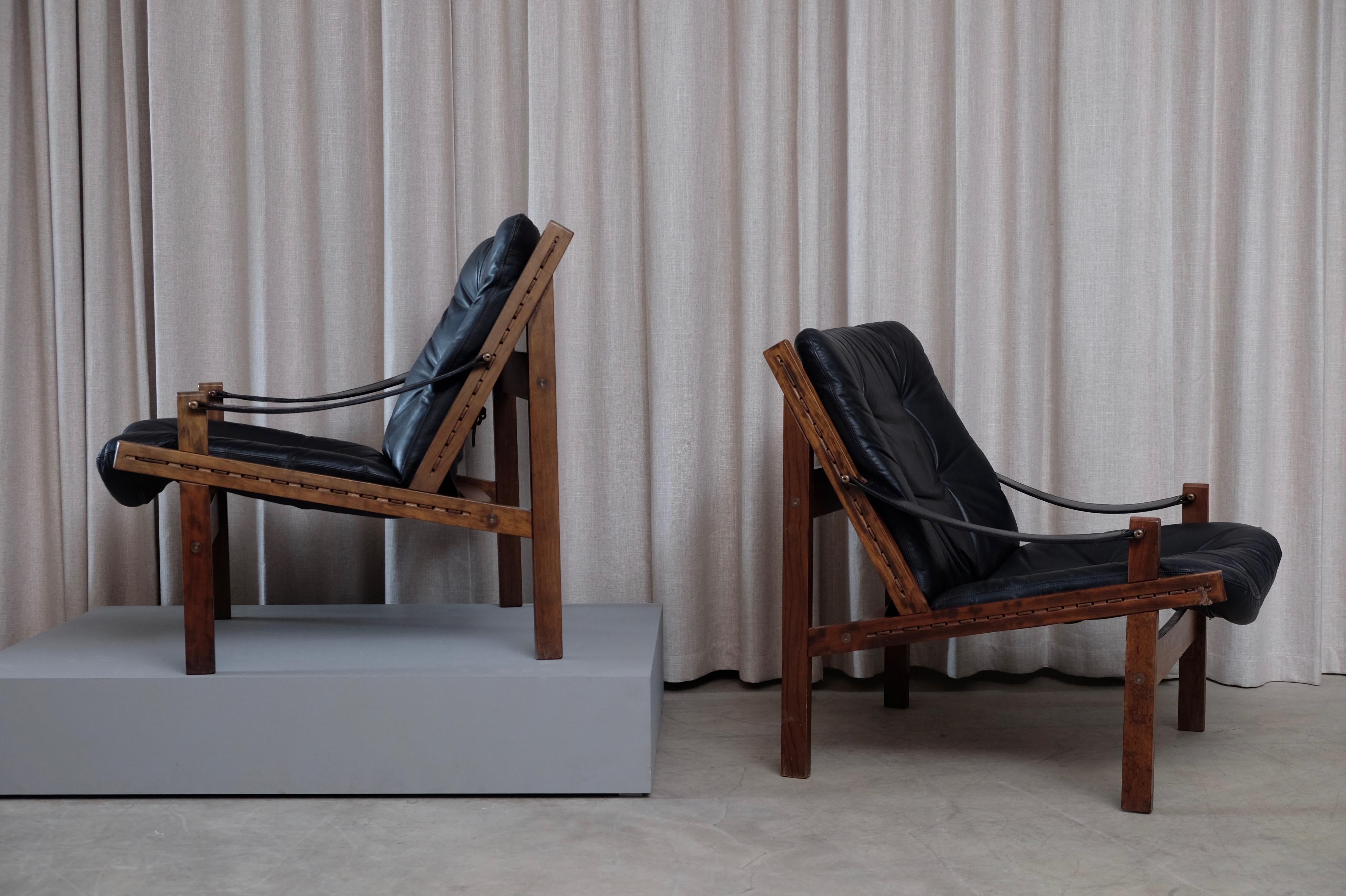 Great pair of safari chairs model Hunter designed by Torbjørn Afdal, produced by Bruksbo. Original black leather cushions and straps.



    