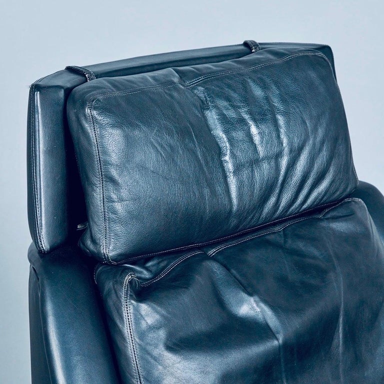 Danish Pair of black leather lounge chairs by Werner Langenfeld for ESA møbelverk, 1960 For Sale