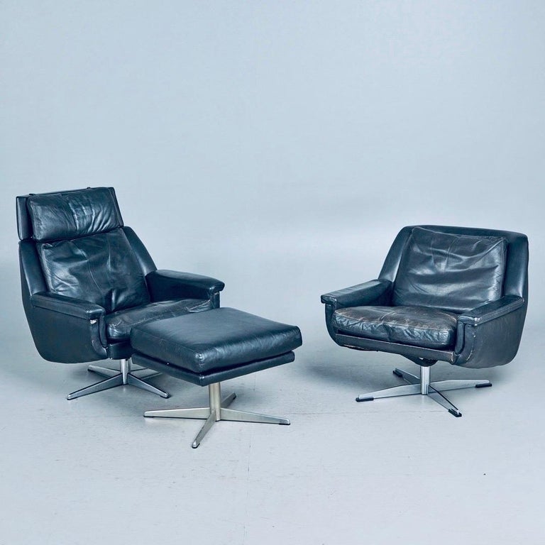 Steel Pair of black leather lounge chairs by Werner Langenfeld for ESA møbelverk, 1960 For Sale