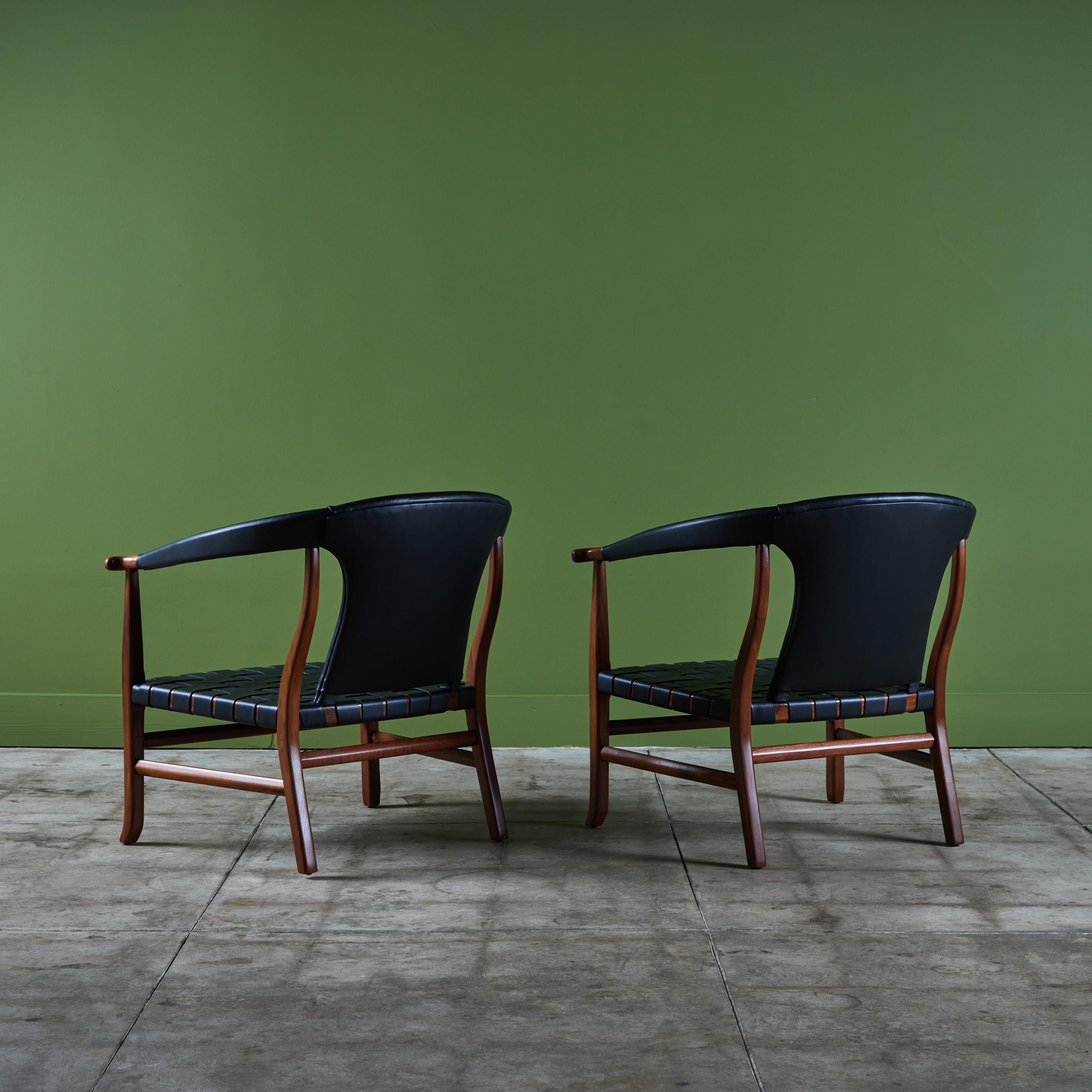 Mid-20th Century Pair of Black Leather Lounge Chairs for Glenn of California For Sale