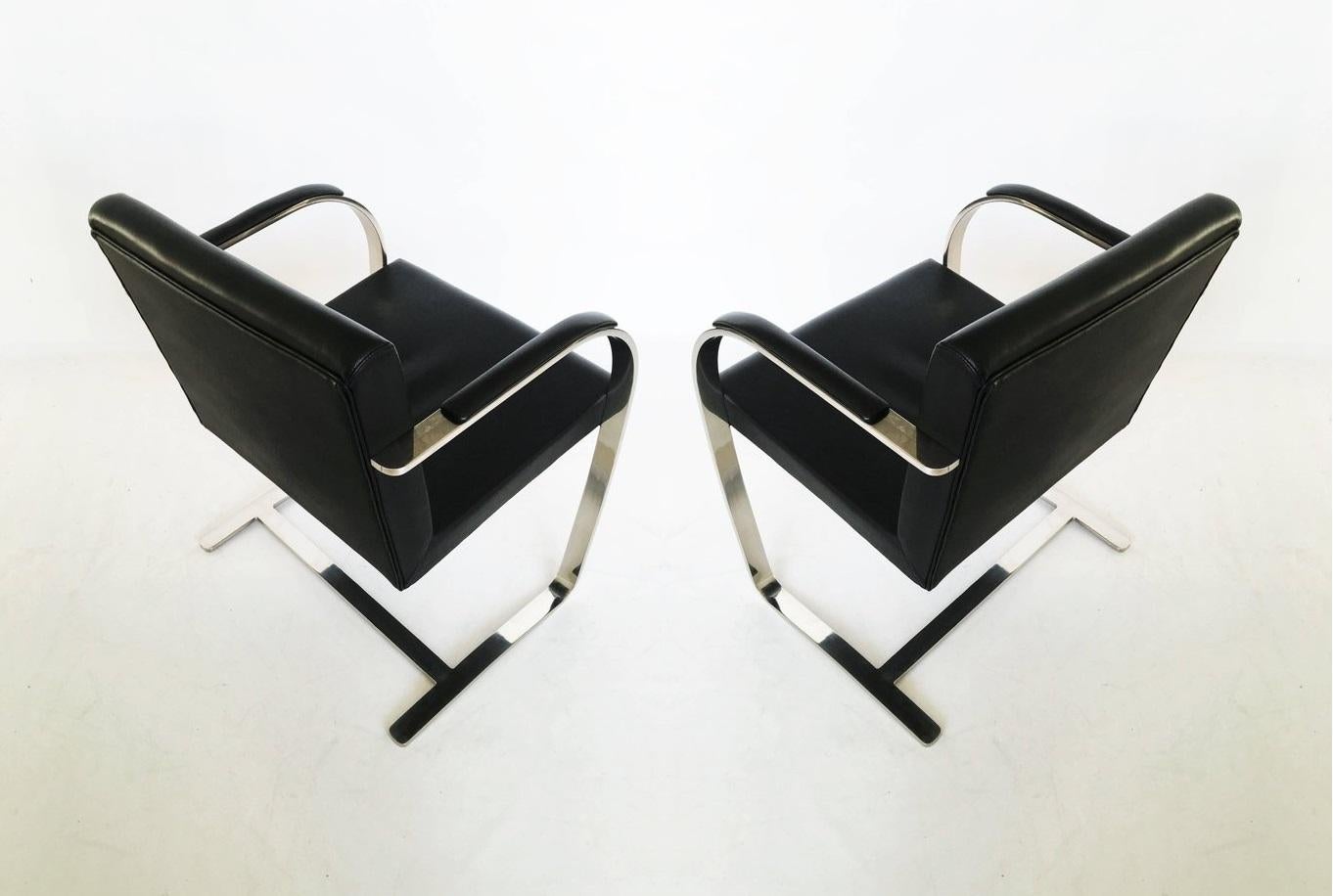Late 20th Century Pair of Black Leather Ludwig Mies van der Rohe Flat Bar Brno Chairs