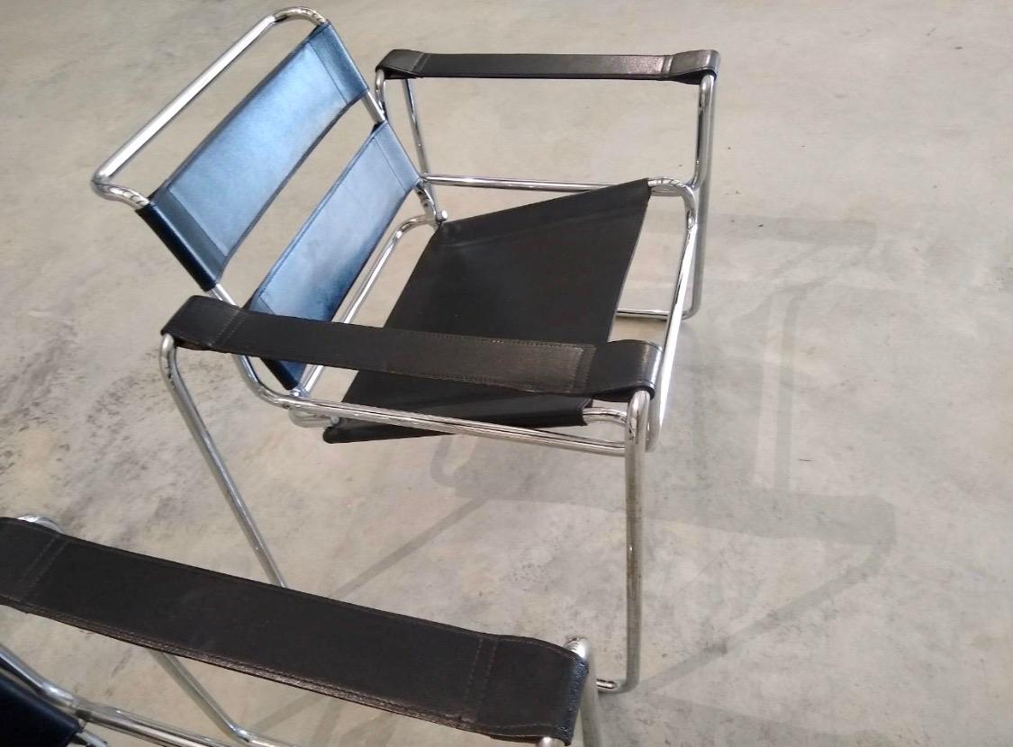 Pair of Black Leather Marcel Breuer Style Wassily Chairs Mid-Century Modern In Good Condition In West Hartford, CT
