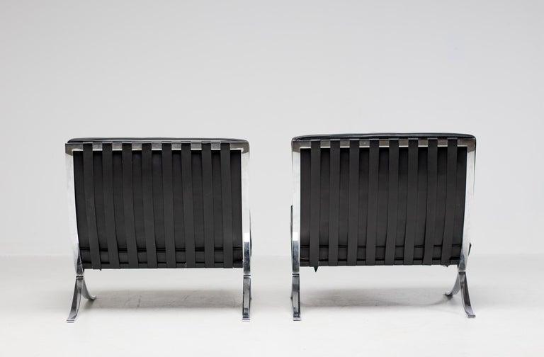 Mid-Century Modern Pair of Black Leather Mies van der Rohe for Knoll Barcelona Chairs For Sale