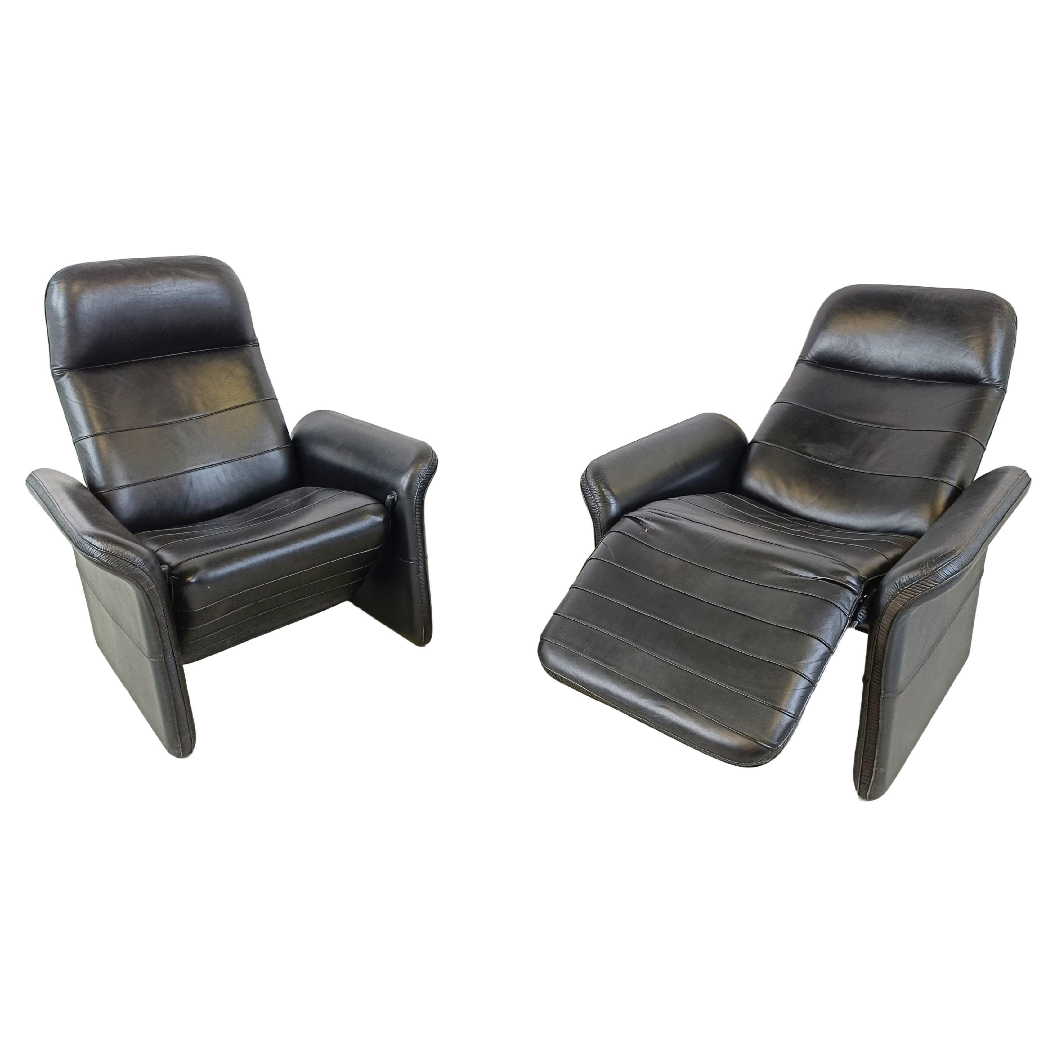 Pair of black leather reclining armchairs, 1970s  For Sale