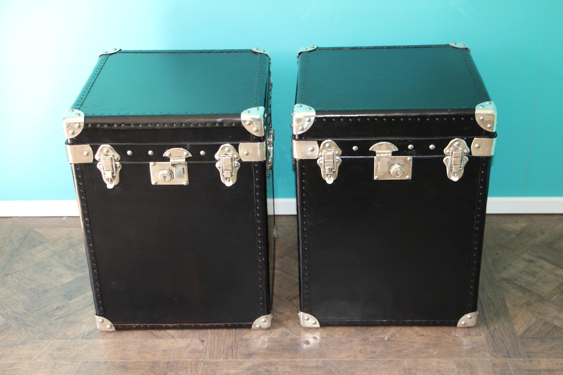 Pair of Black Leather Steamer Trunk, Black Leather Blanket Box, Bedside Cabinet In Good Condition In Saint-Ouen, FR