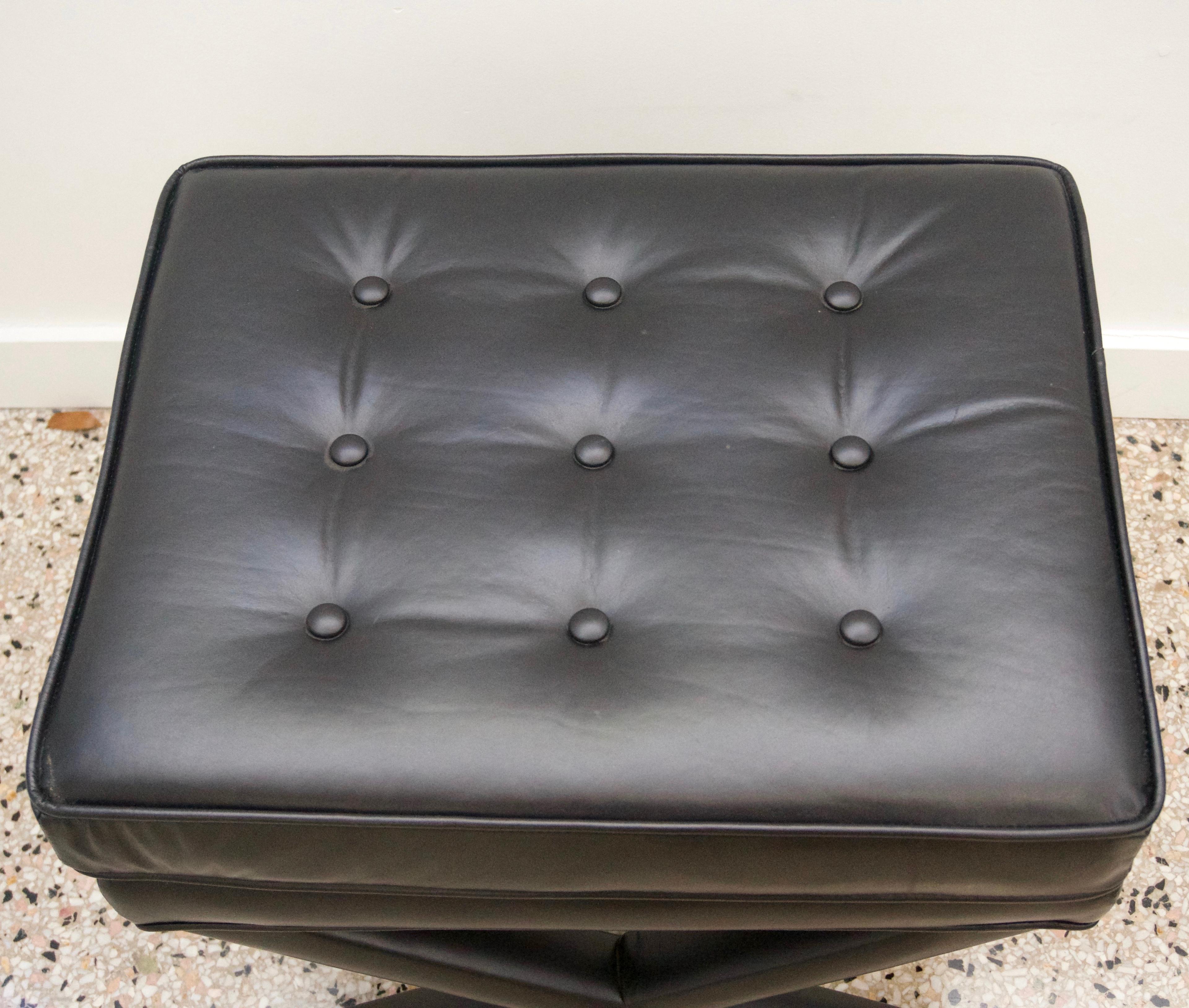 Pair of Black Leather Benches (amerikanisch)