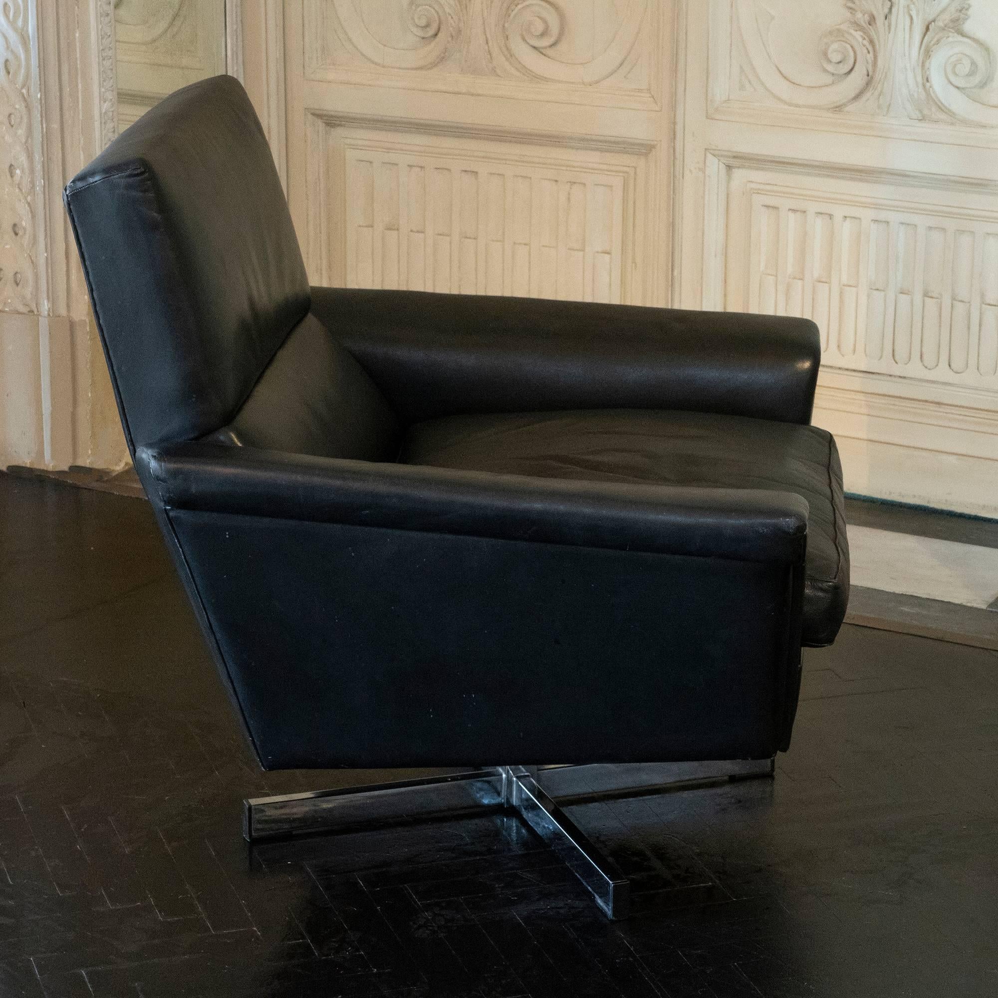 Pair of Black Leather Swivel Armchairs, France, 1970s 6