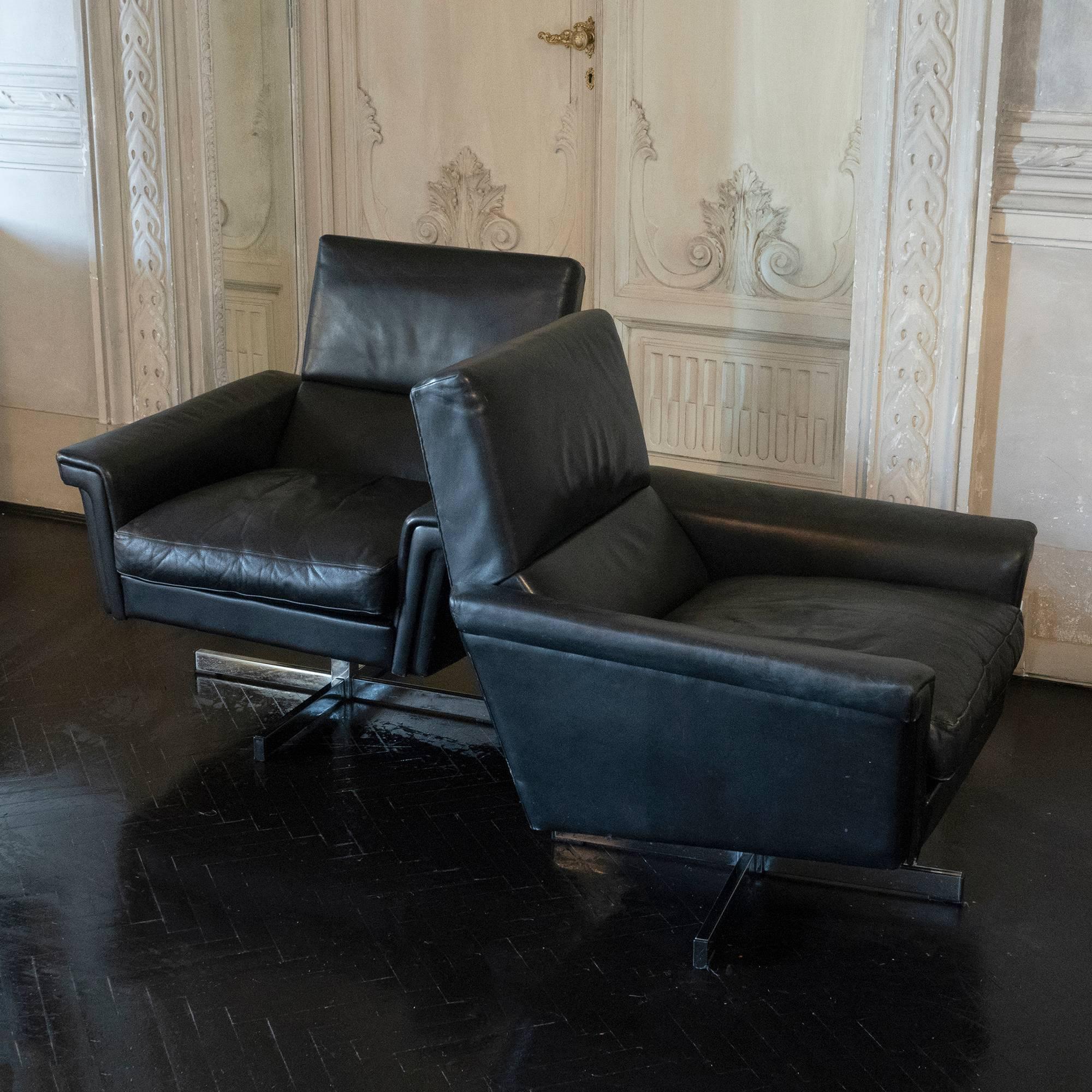 Modern Pair of Black Leather Swivel Armchairs, France, 1970s