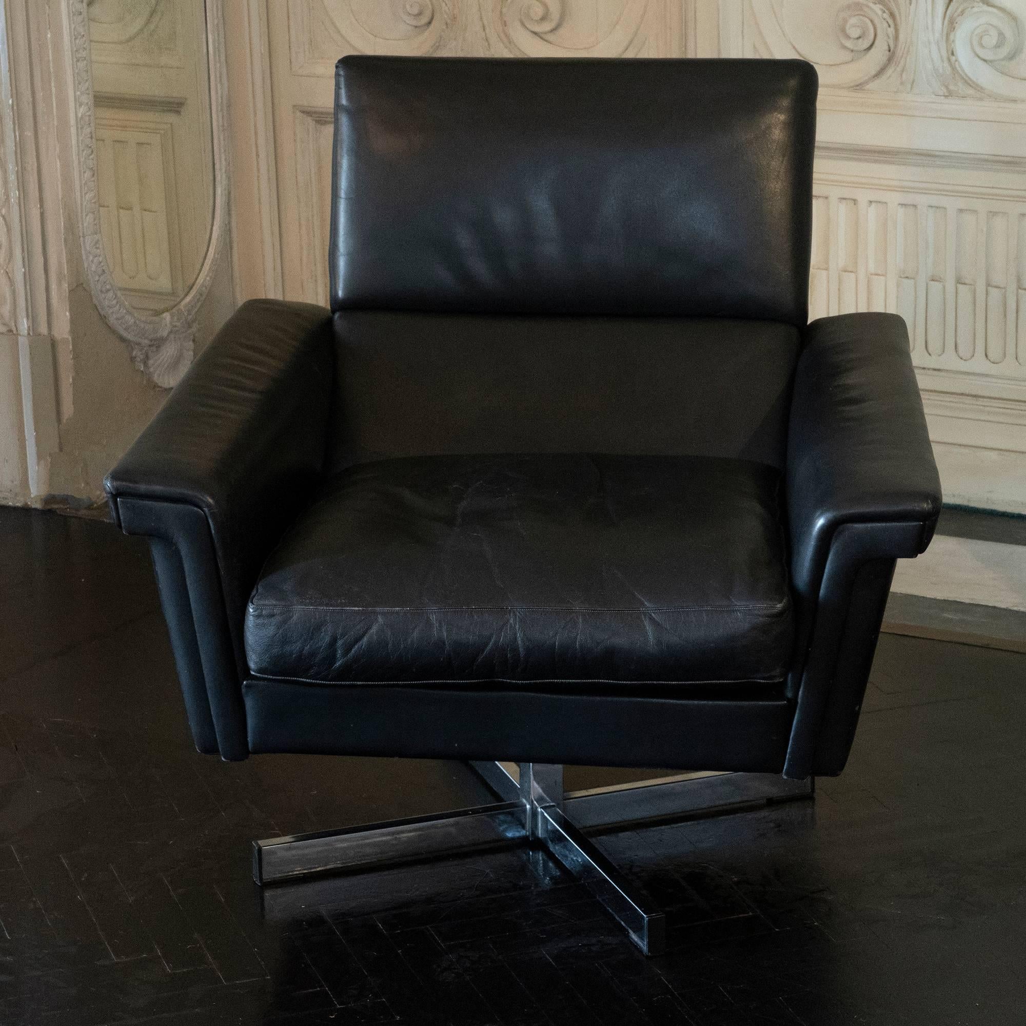 Pair of Black Leather Swivel Armchairs, France, 1970s 1