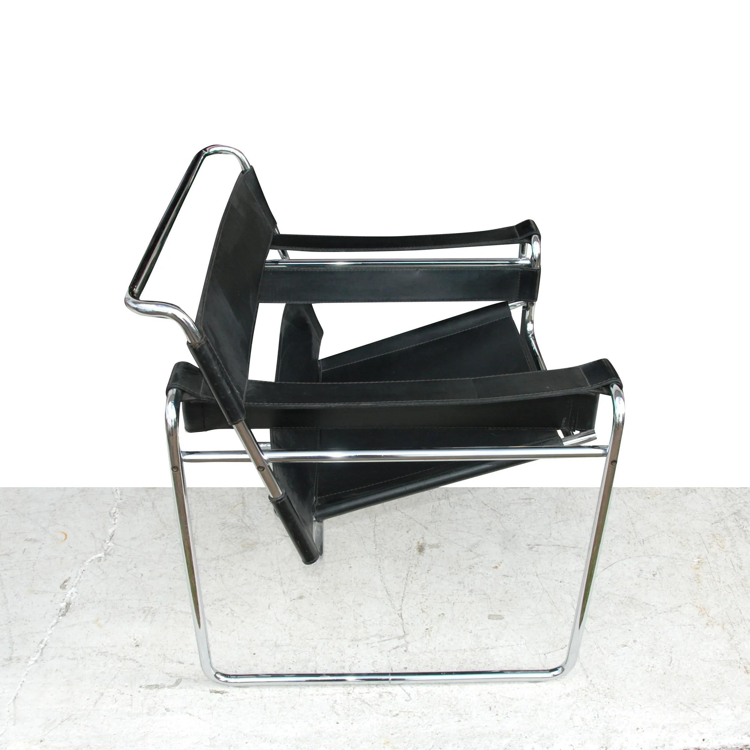 Bauhaus Pair of Black Leather Wassily Chairs by Marcel Breuer