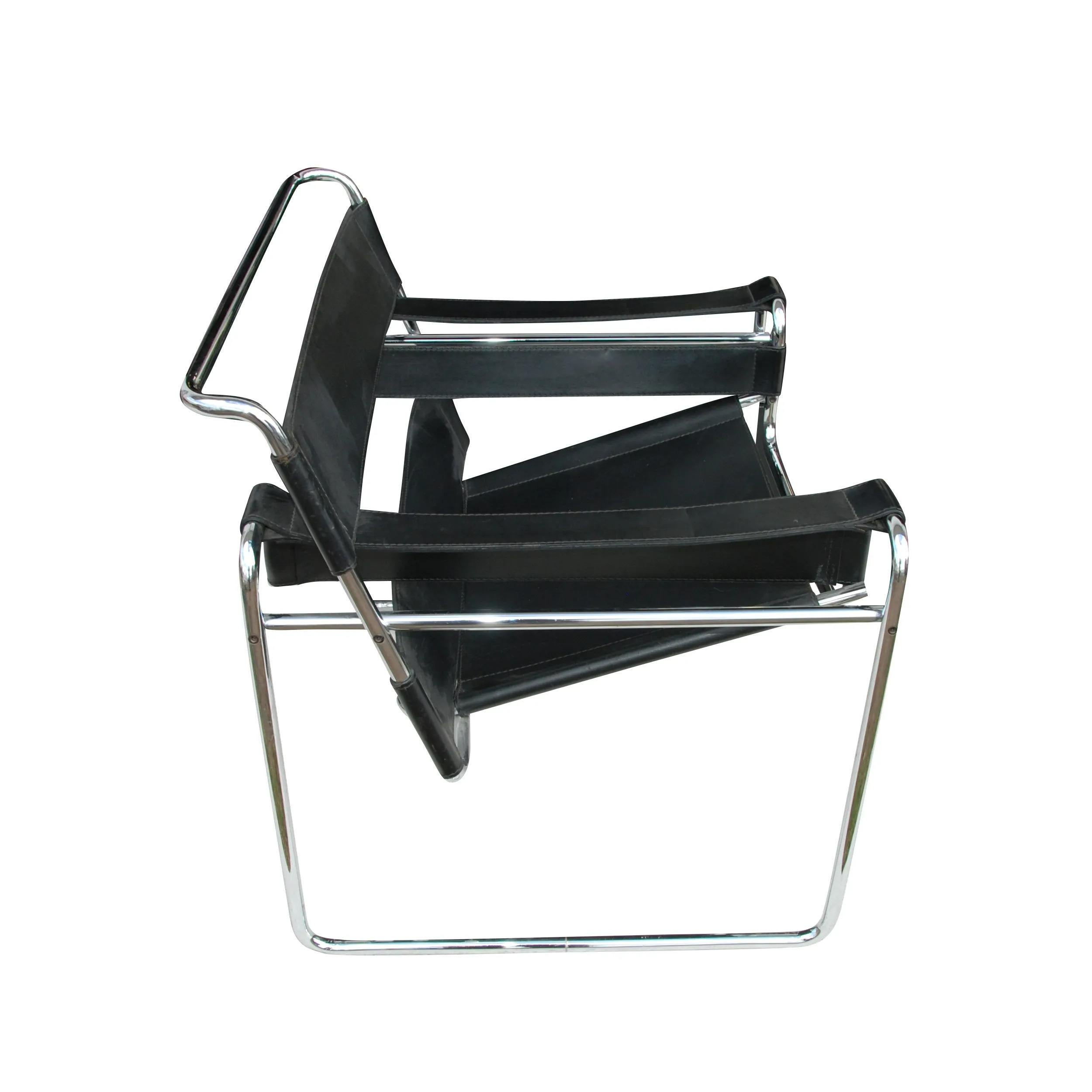 20th Century Pair of Black Leather Wassily Chairs by Marcel Breuer