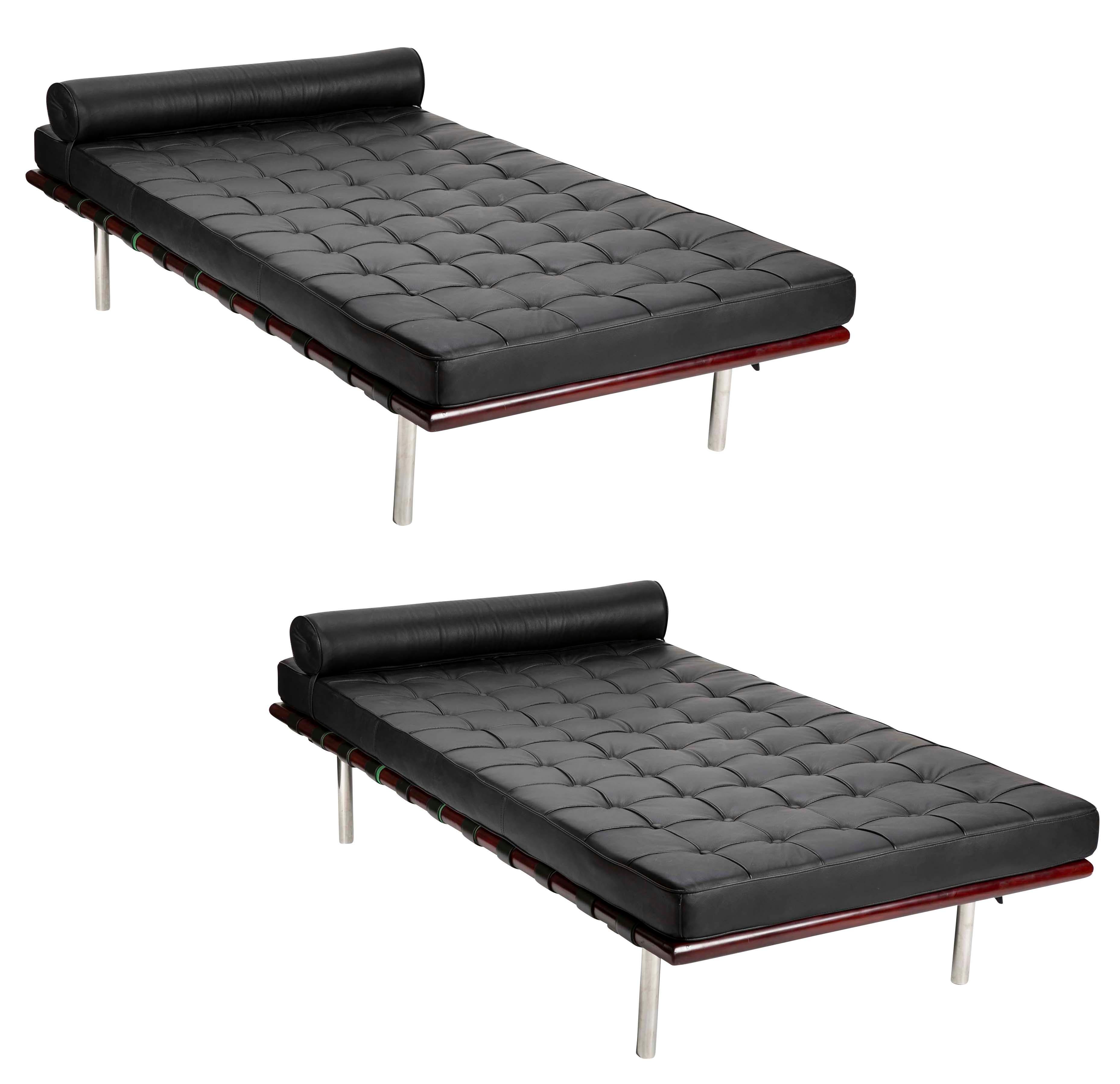 Black Leatherette Chaise Lounge in the Manner of Mies van der Rohe
