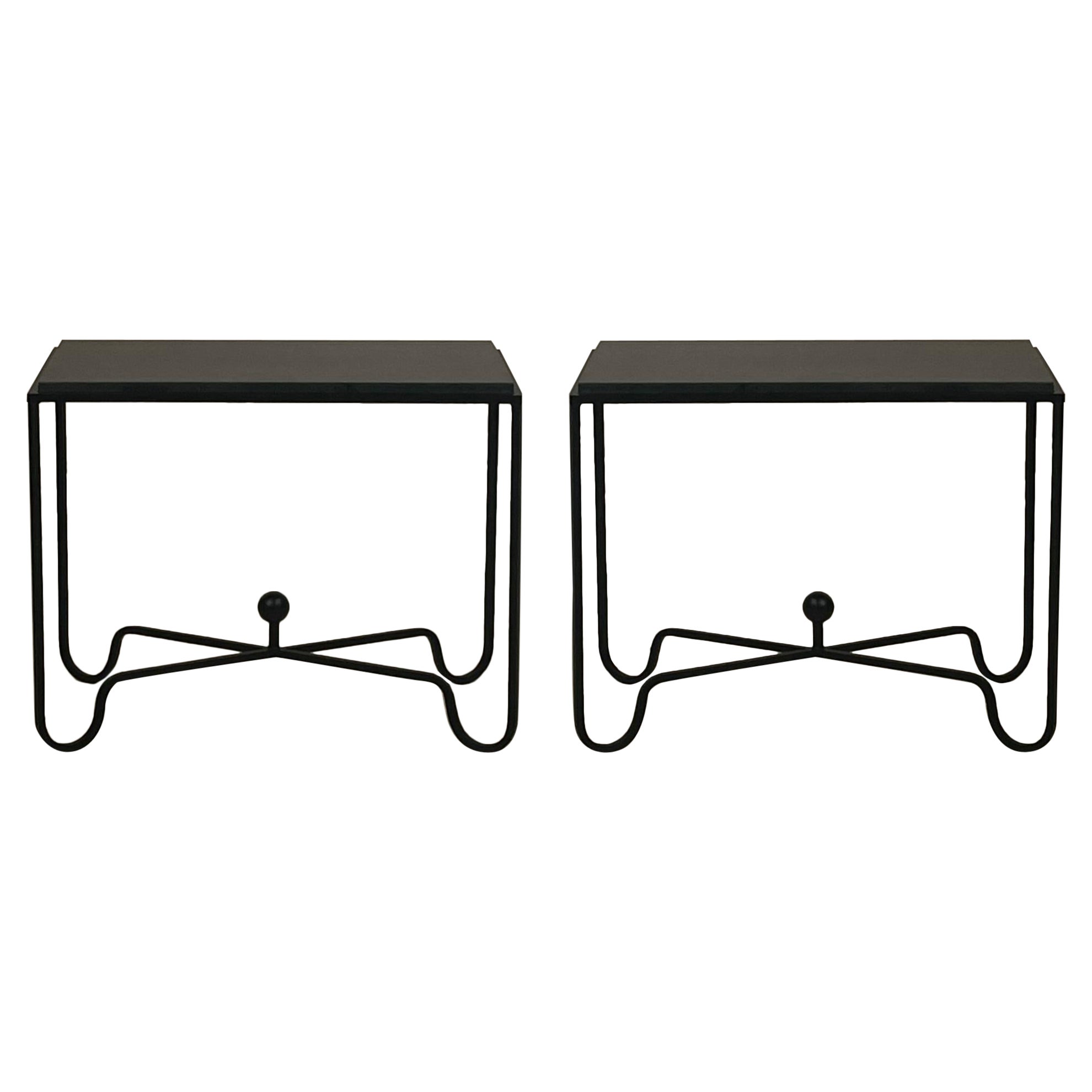 Ein Paar Endtische aus schwarzem Kalkstein 'Entretoise' von Design Frères