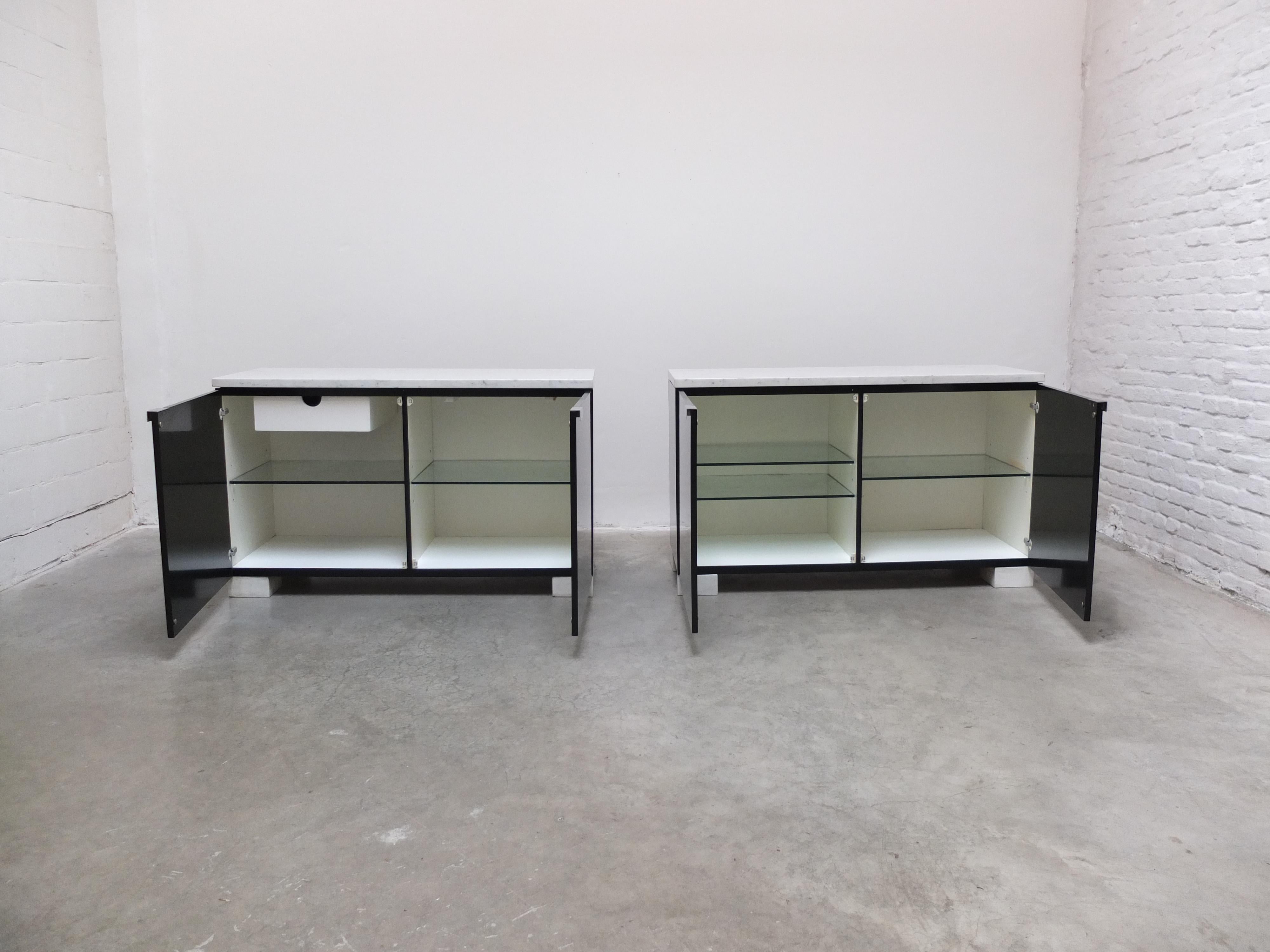 Coppia di armadietti in marmo e nero di Alfred Hendrickx per Belform, anni '70 in vendita 1