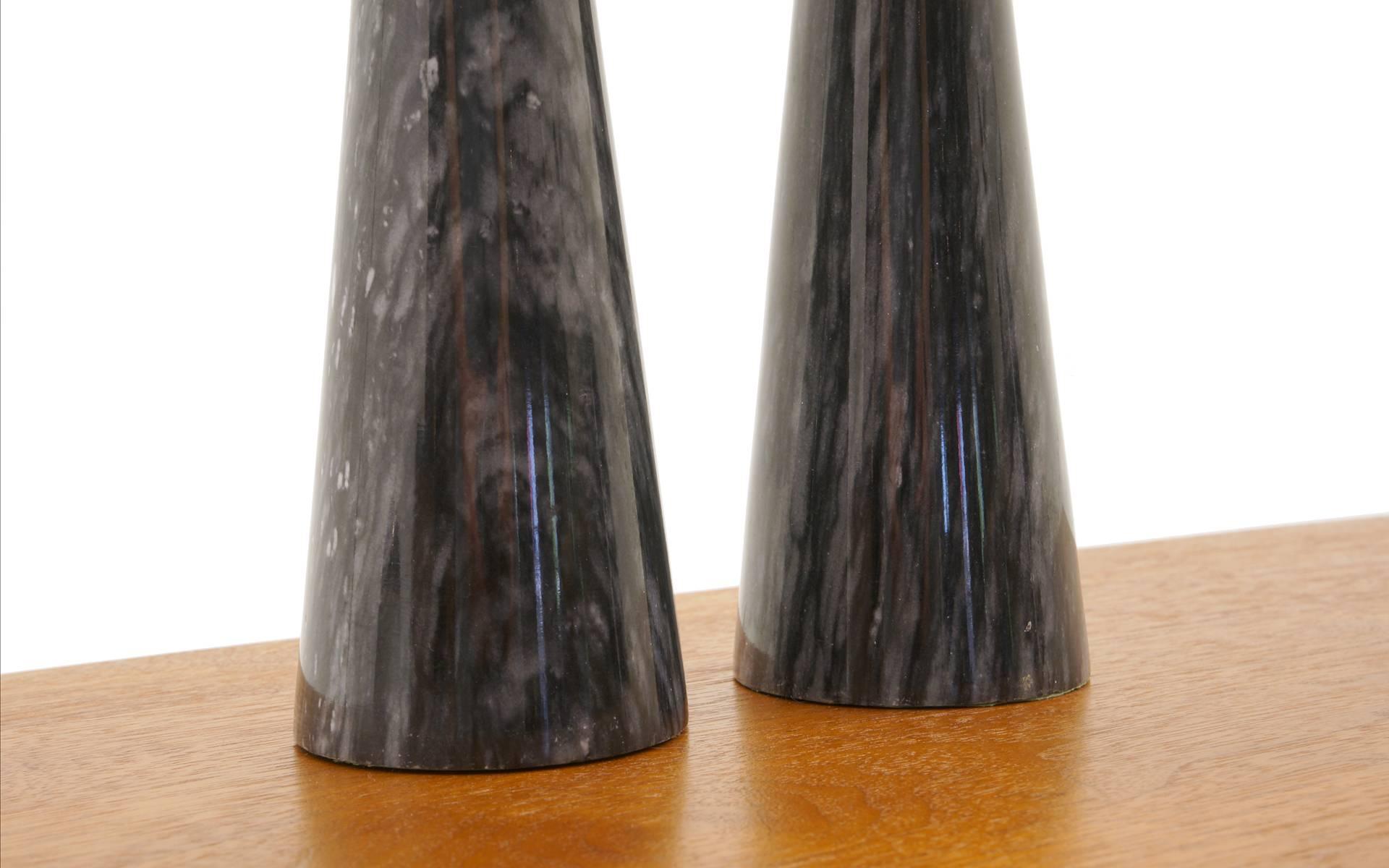 Pair of Black Marble Candlesticks Imported by Raymor, Italy, 1950s, Excellent In Good Condition In Kansas City, MO