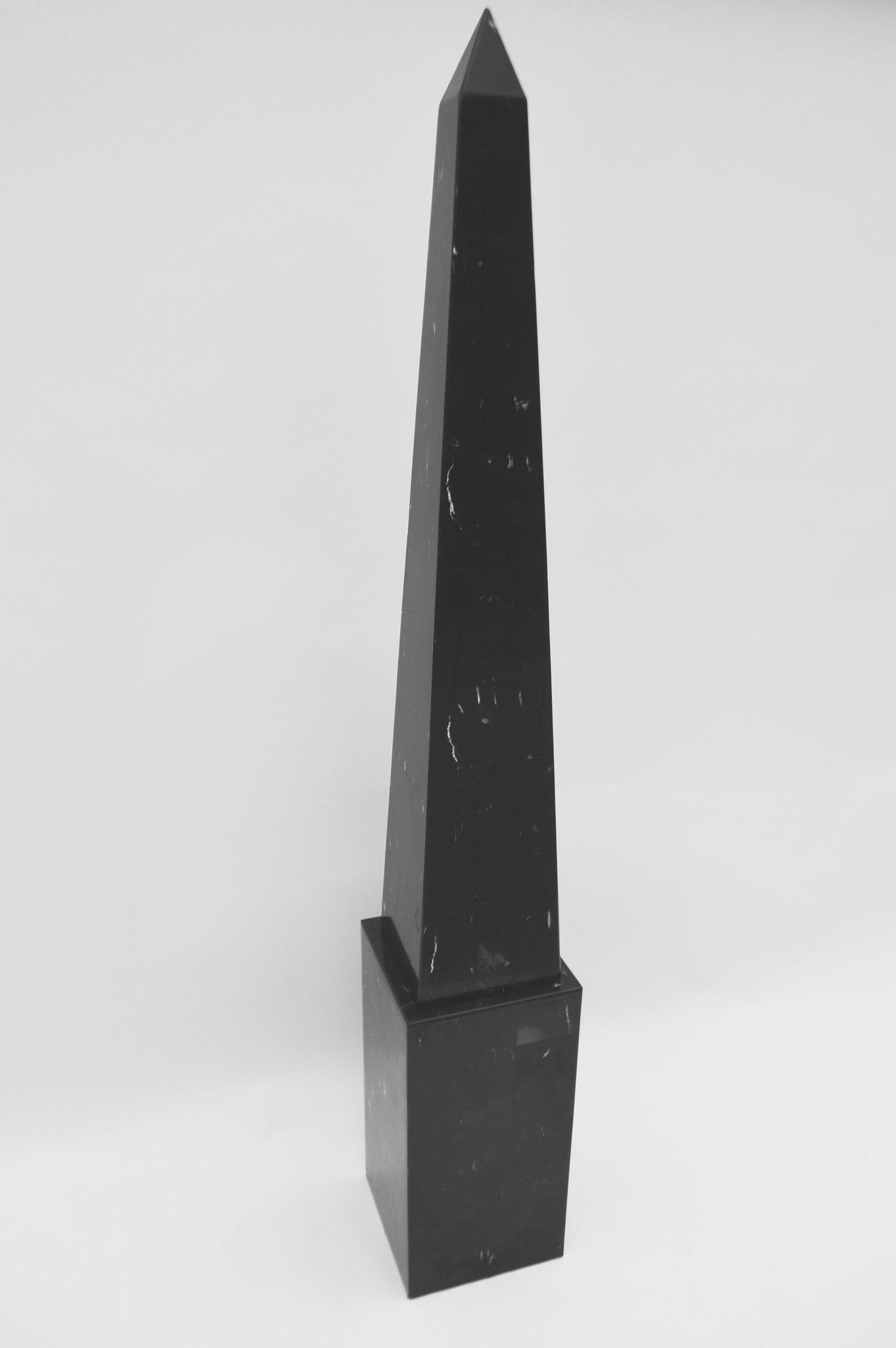 Pair of Black Marble Floor Obelisks In Good Condition For Sale In Houston, TX