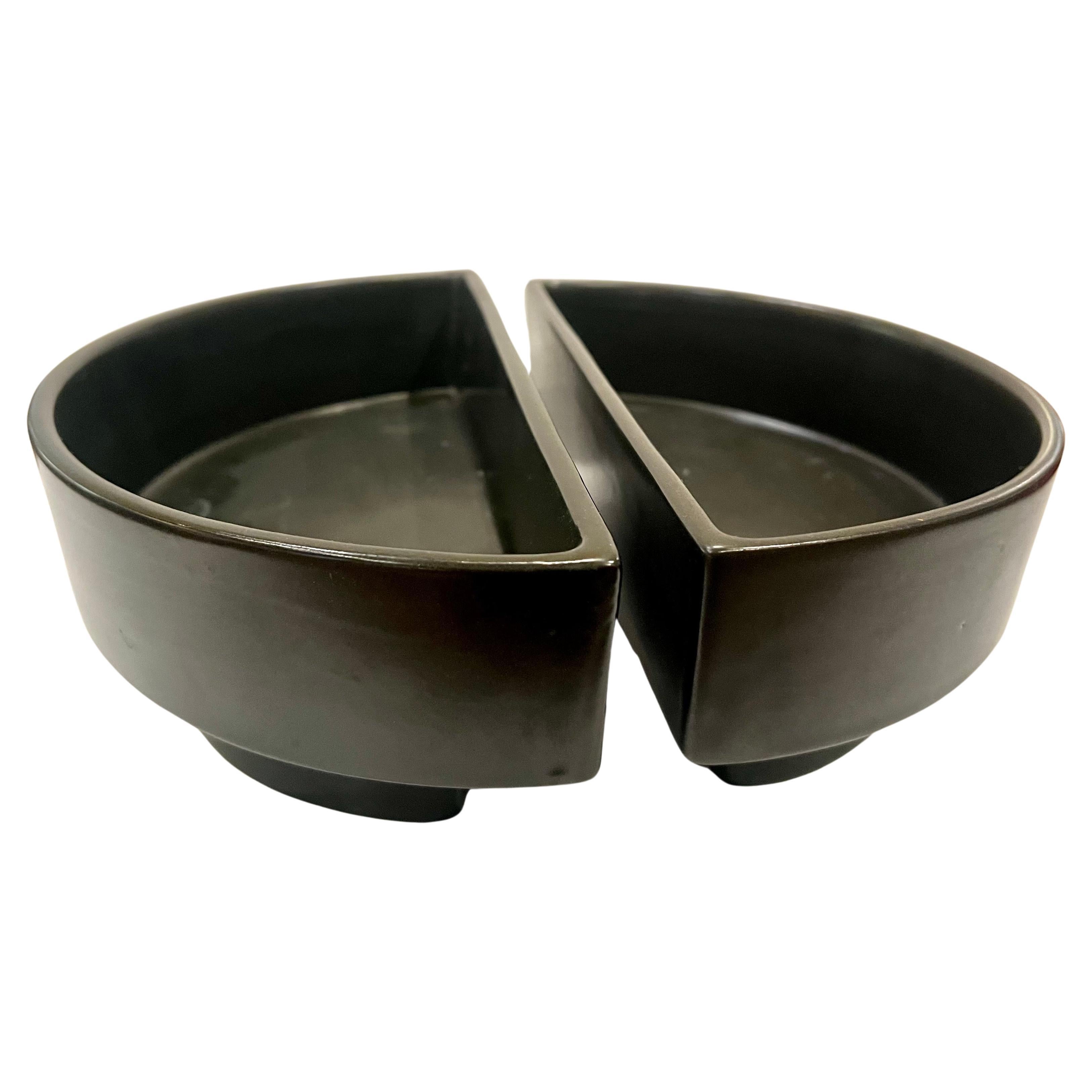 Paar schwarze Mate Keramik Ikebana Pflanzgefäße Modernist  (20. Jahrhundert) im Angebot