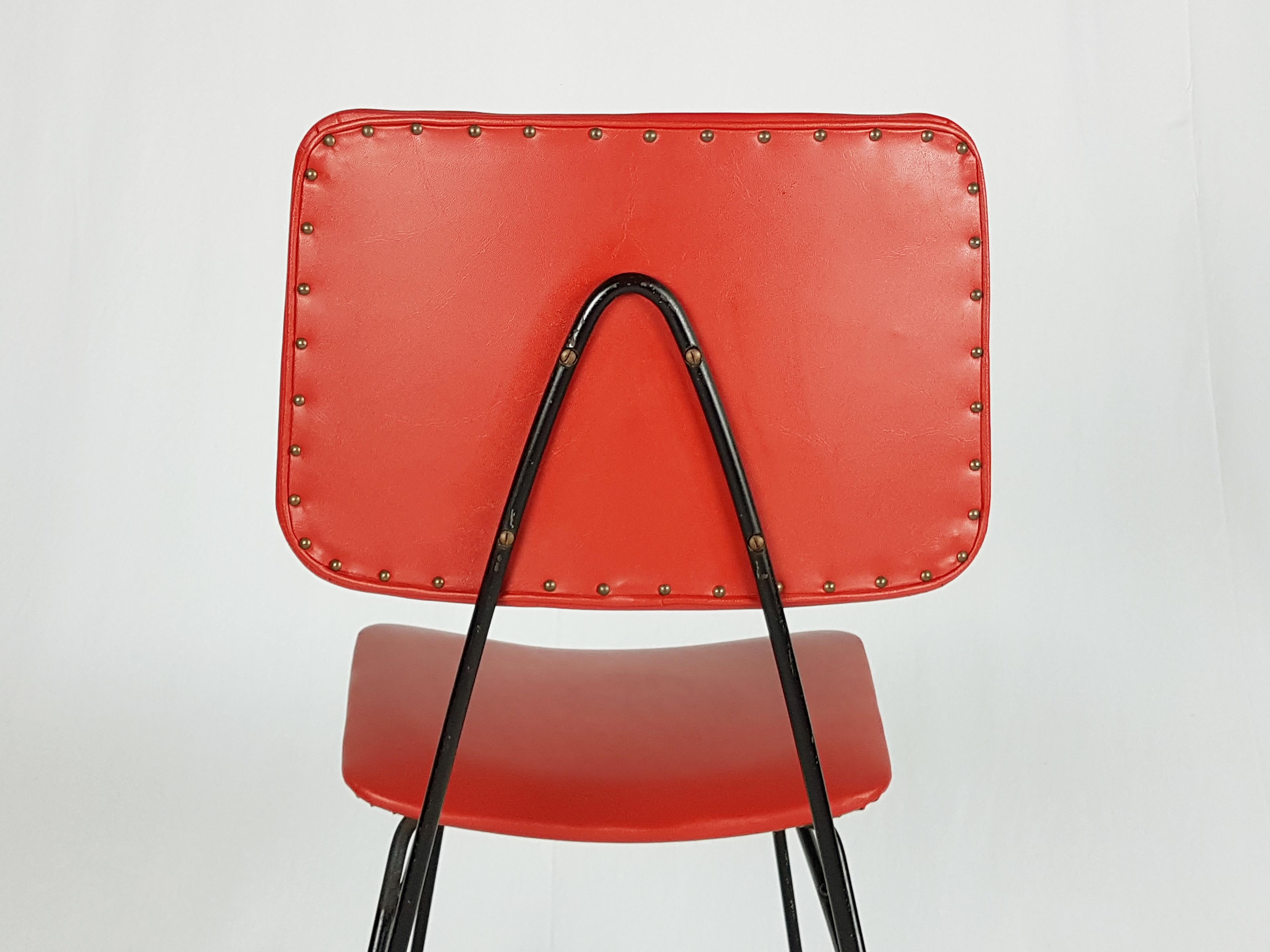 Pair of Black Metal and Red Skai Italian 1950s Chairs in the Style of G. Rinaldi For Sale 2