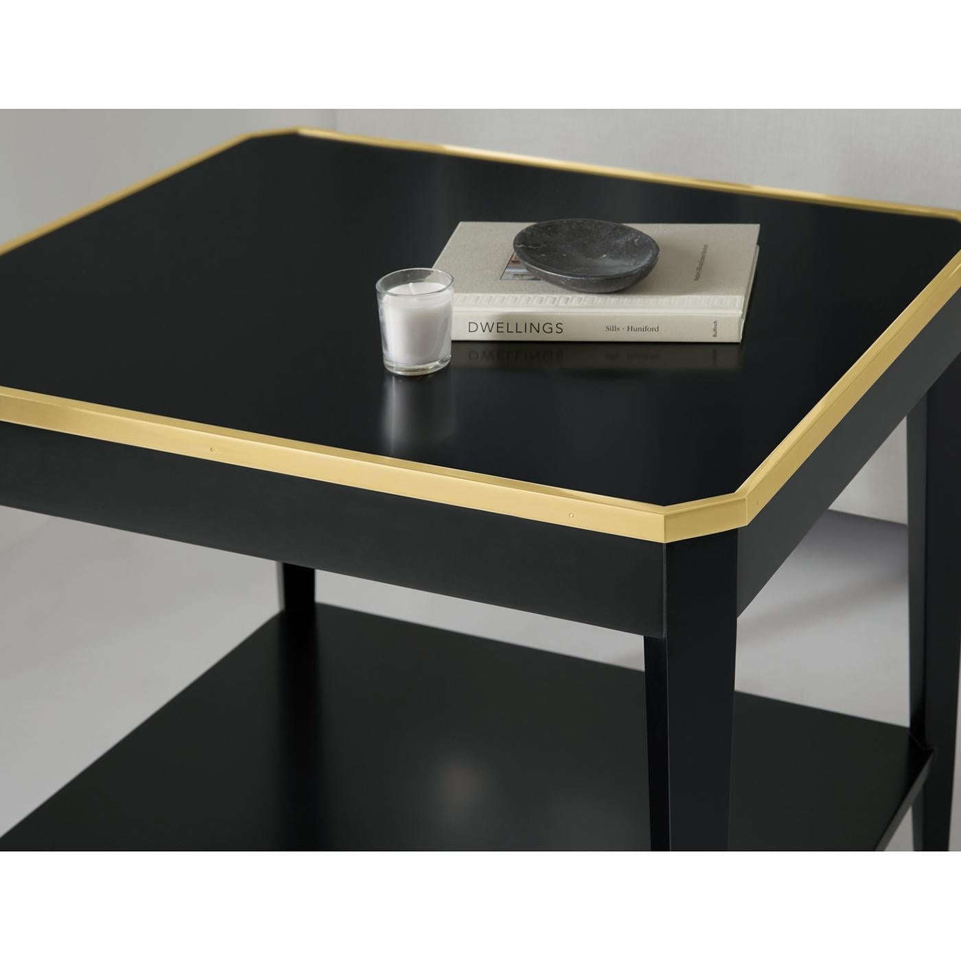 Mid-Century Modern Paire de tables d'appoint noires du milieu du siècle dernier en vente