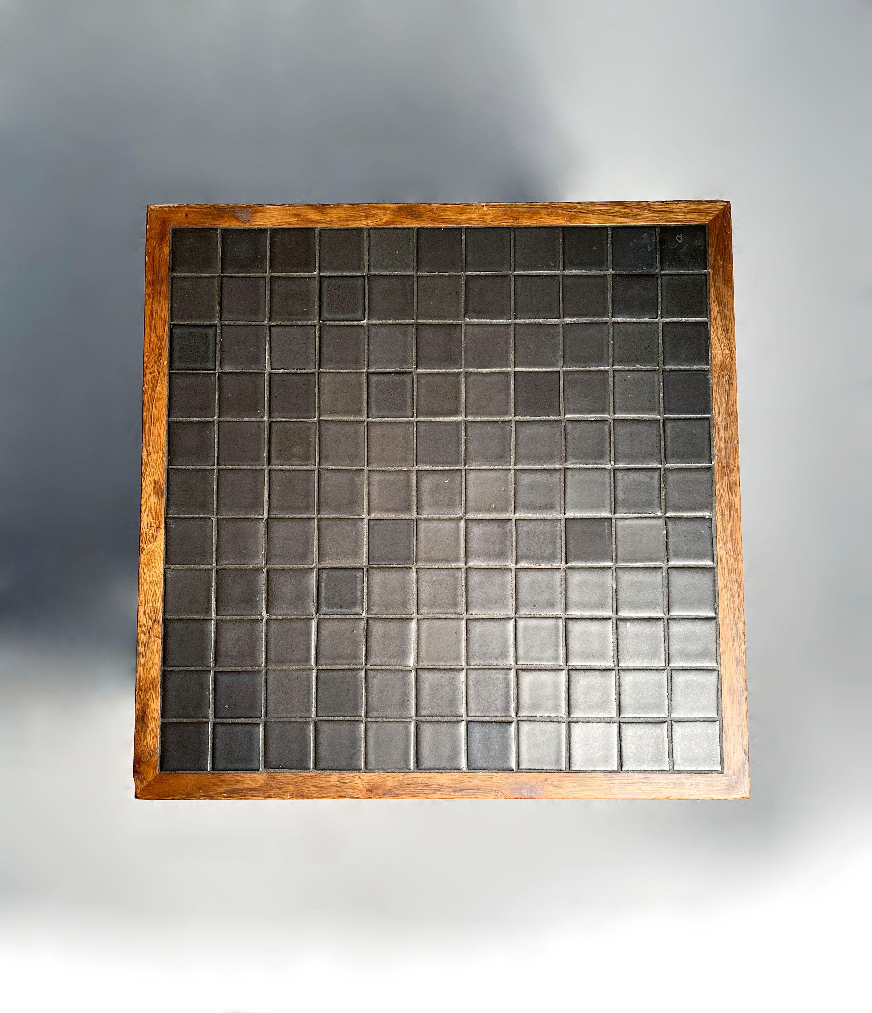 Paar schwarze mosaikkeramikfliesentische von Gordon  & Jane Martz (amerikanisch) im Angebot