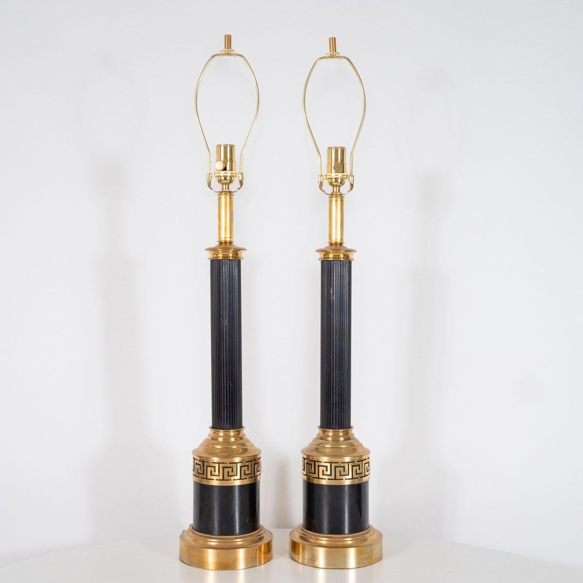 Paar schwarze neoklassizistische Tischlampen im Zustand „Gut“ im Angebot in Tarrytown, NY