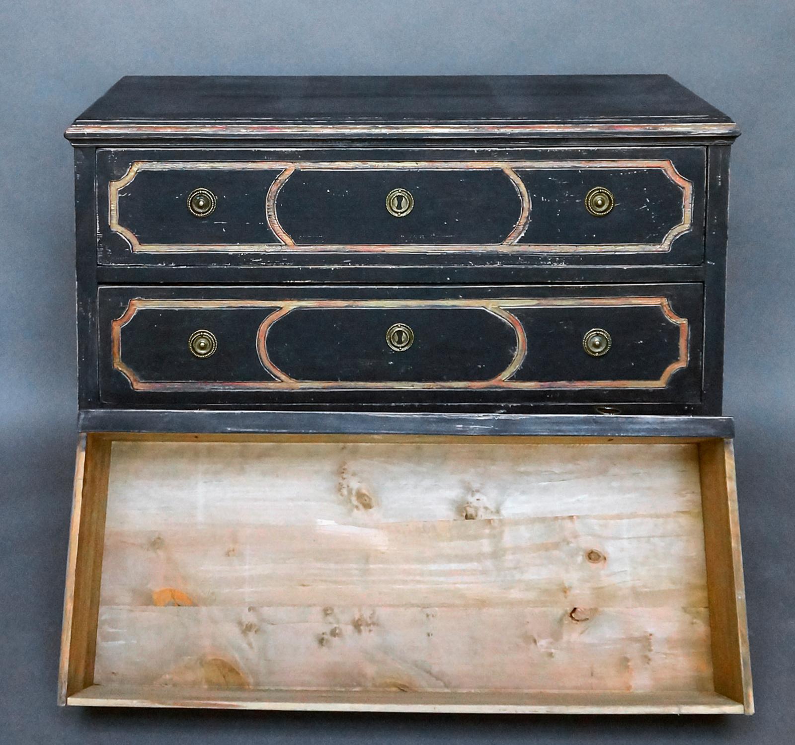 Pair of Black Neoclassical Chests of Drawers In Good Condition In Great Barrington, MA