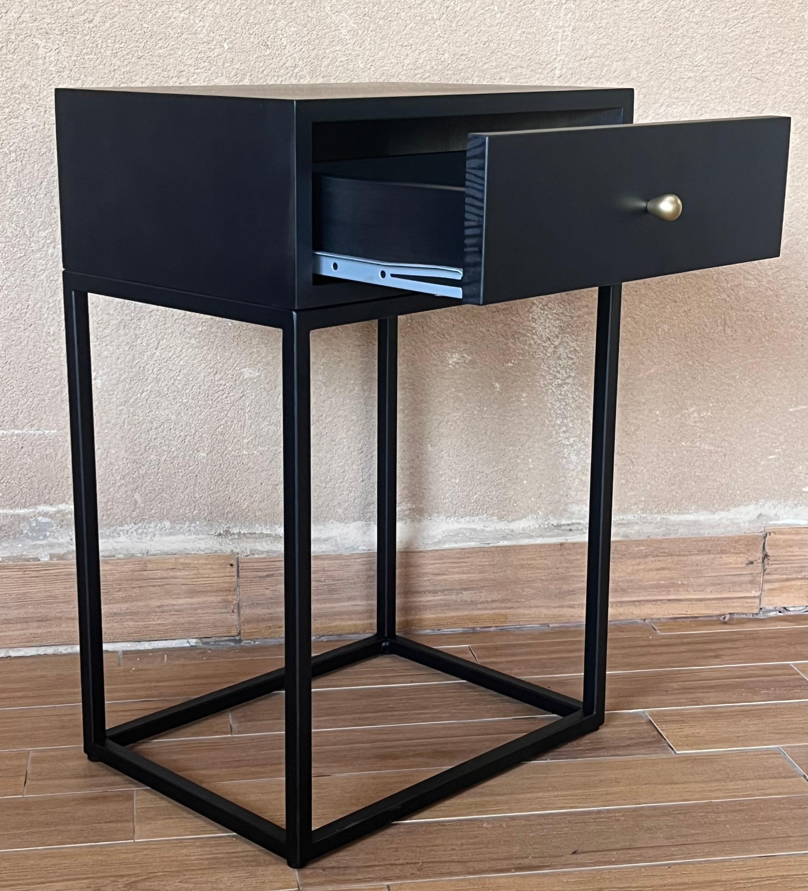 Pair of Black Nightstands with Single Drawer in  McCobb Style For Sale 3