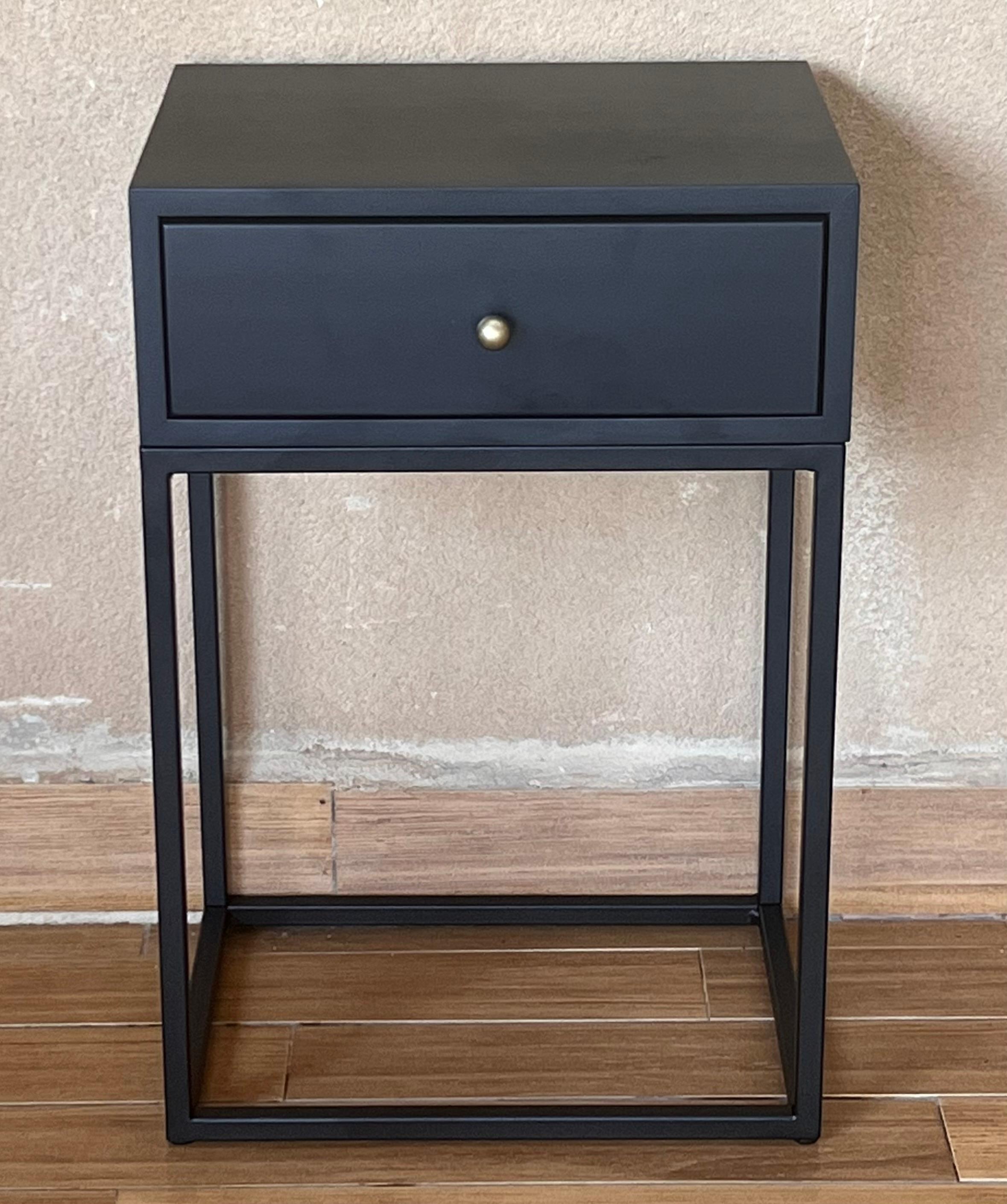 European Pair of Black Nightstands with Single Drawer in  McCobb Style For Sale