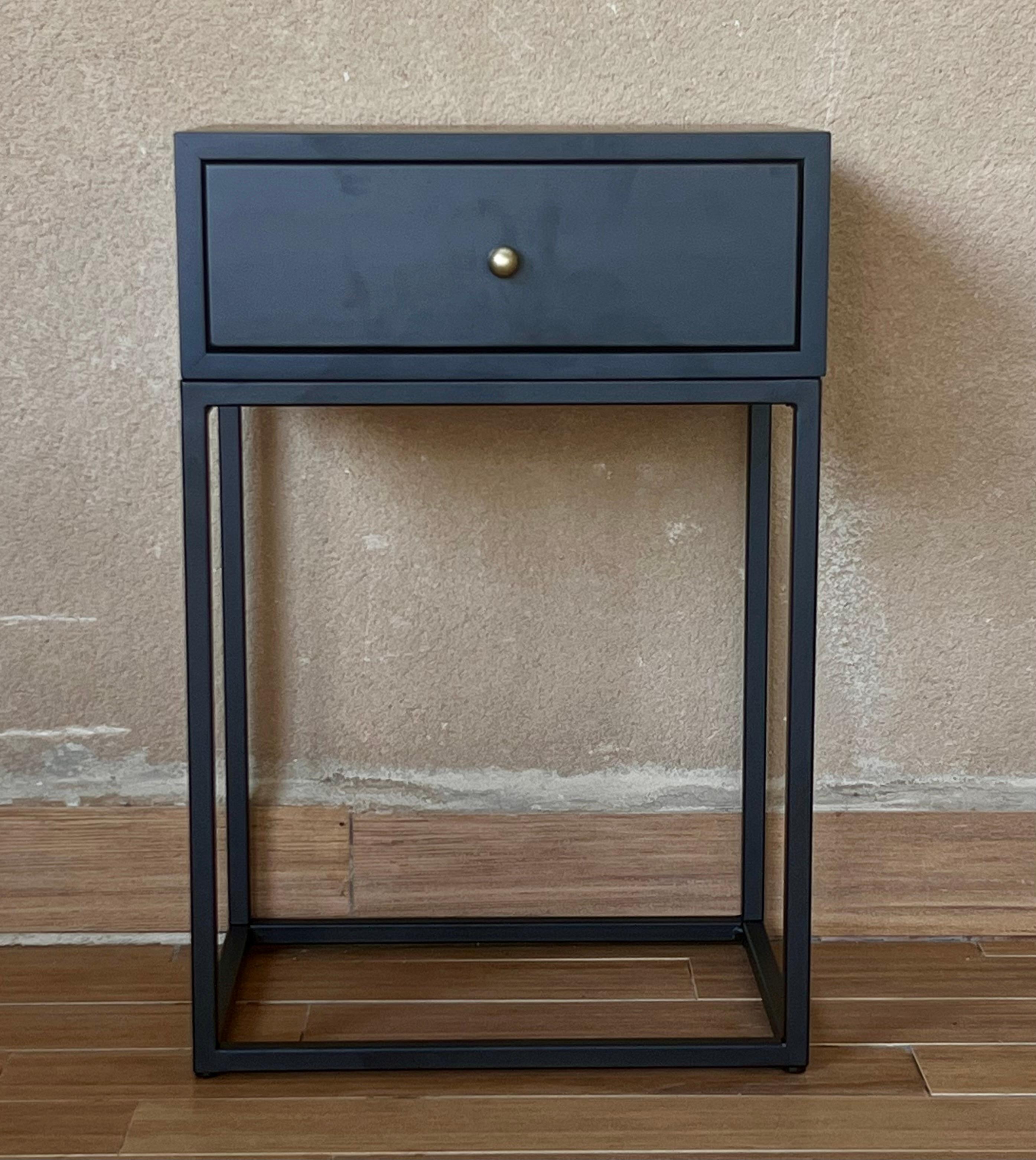 Mid-20th Century Pair of Black Nightstands with Single Drawer in  McCobb Style For Sale