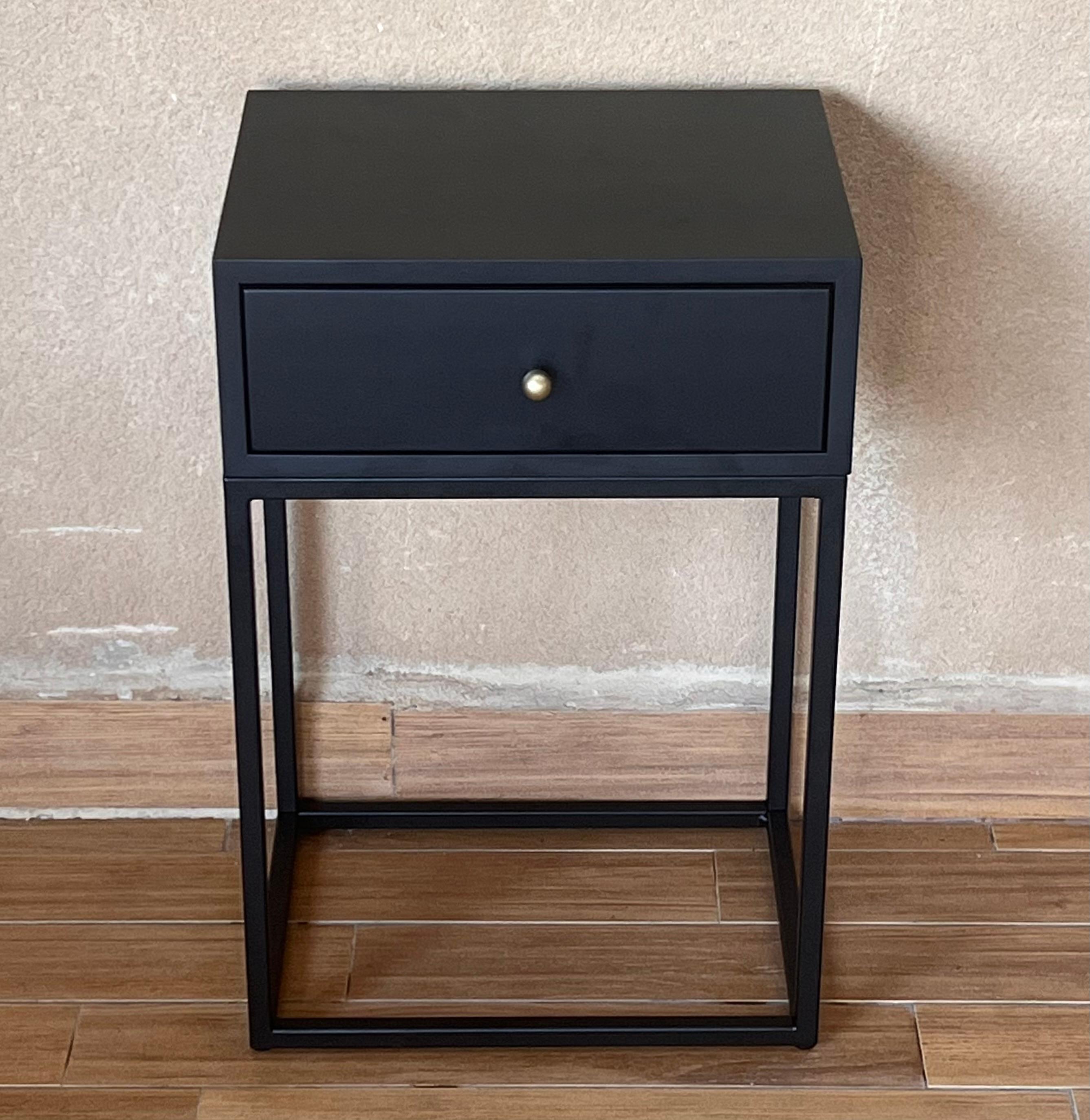 Pair of Black Nightstands with Single Drawer in  McCobb Style For Sale 1