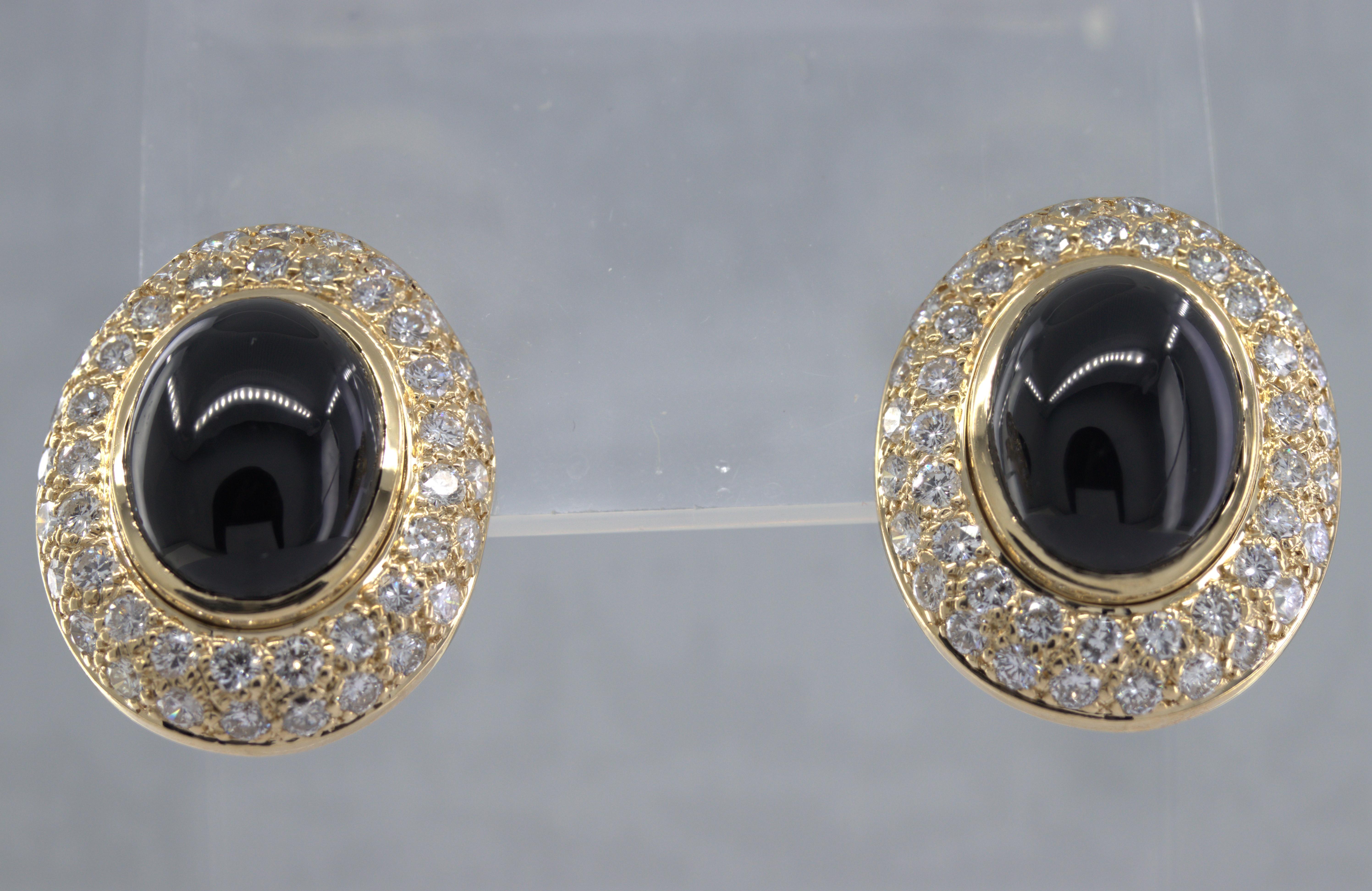 Paar Ohrringe aus 14 Karat Gelbgold mit schwarzem Onyx und Diamanten (Kunsthandwerker*in) im Angebot