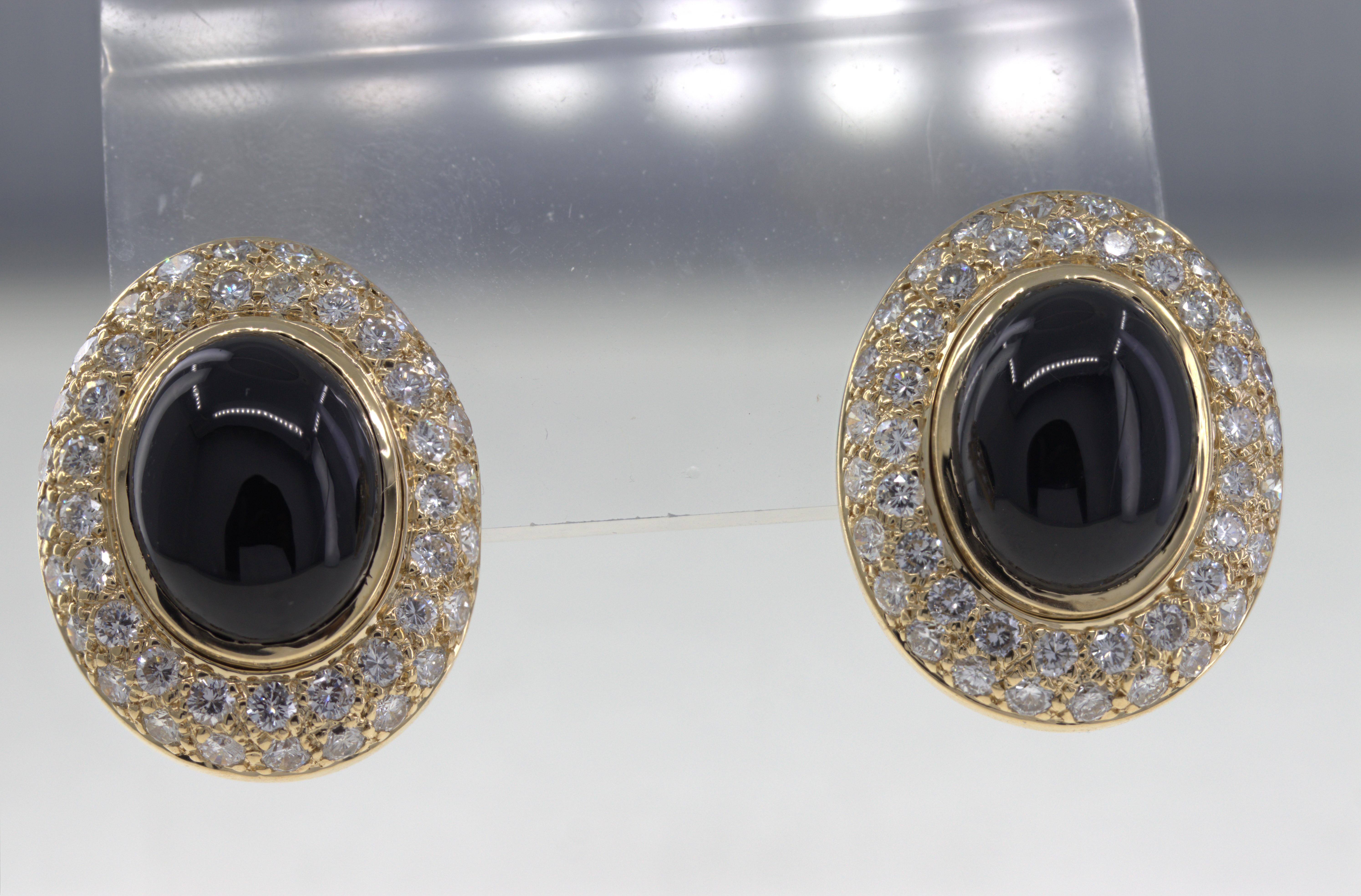 Paar Ohrringe aus 14 Karat Gelbgold mit schwarzem Onyx und Diamanten (Gemischter Schliff) im Angebot