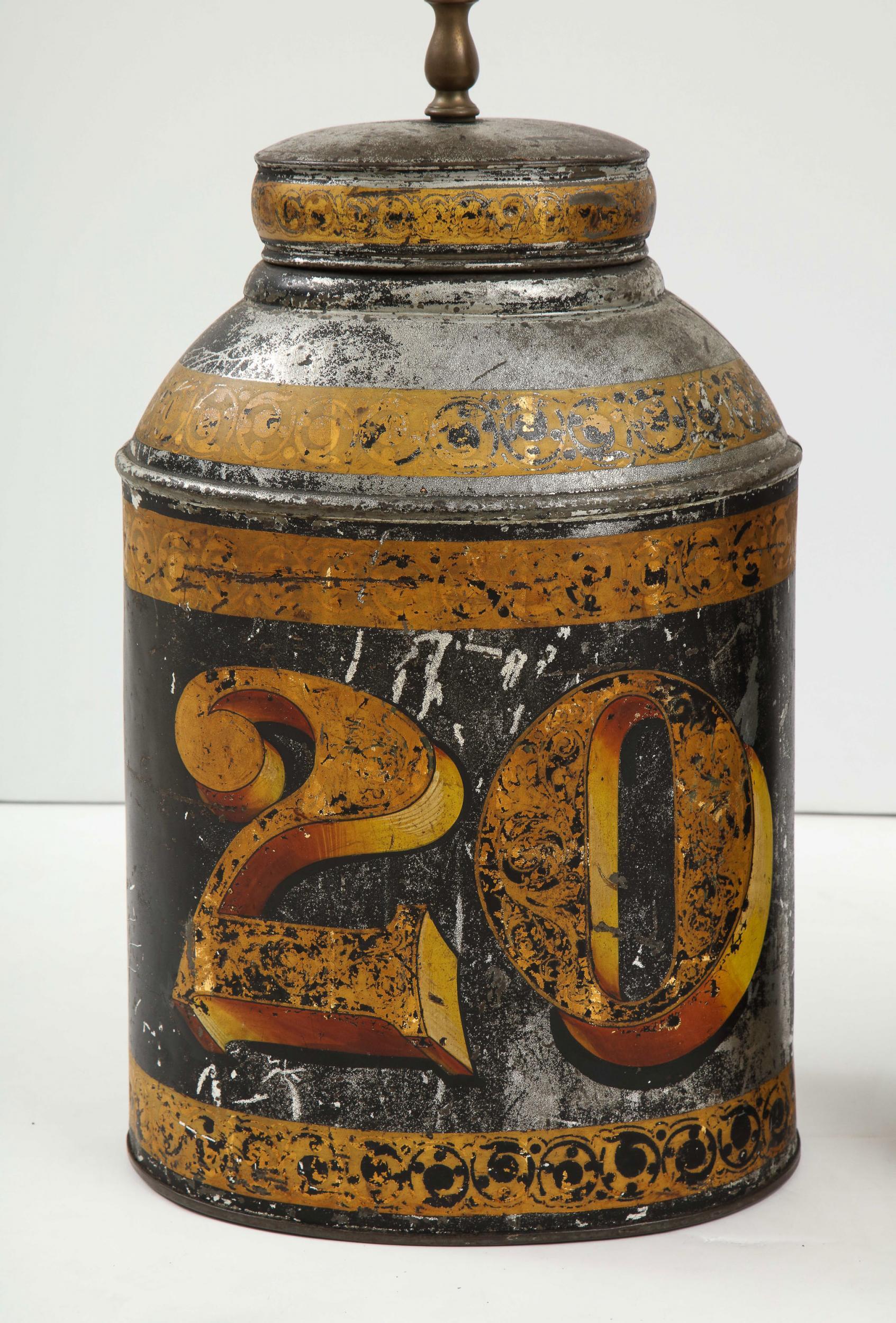 Pair of Black Oval Tea Tin Lamps In Distressed Condition In Greenwich, CT