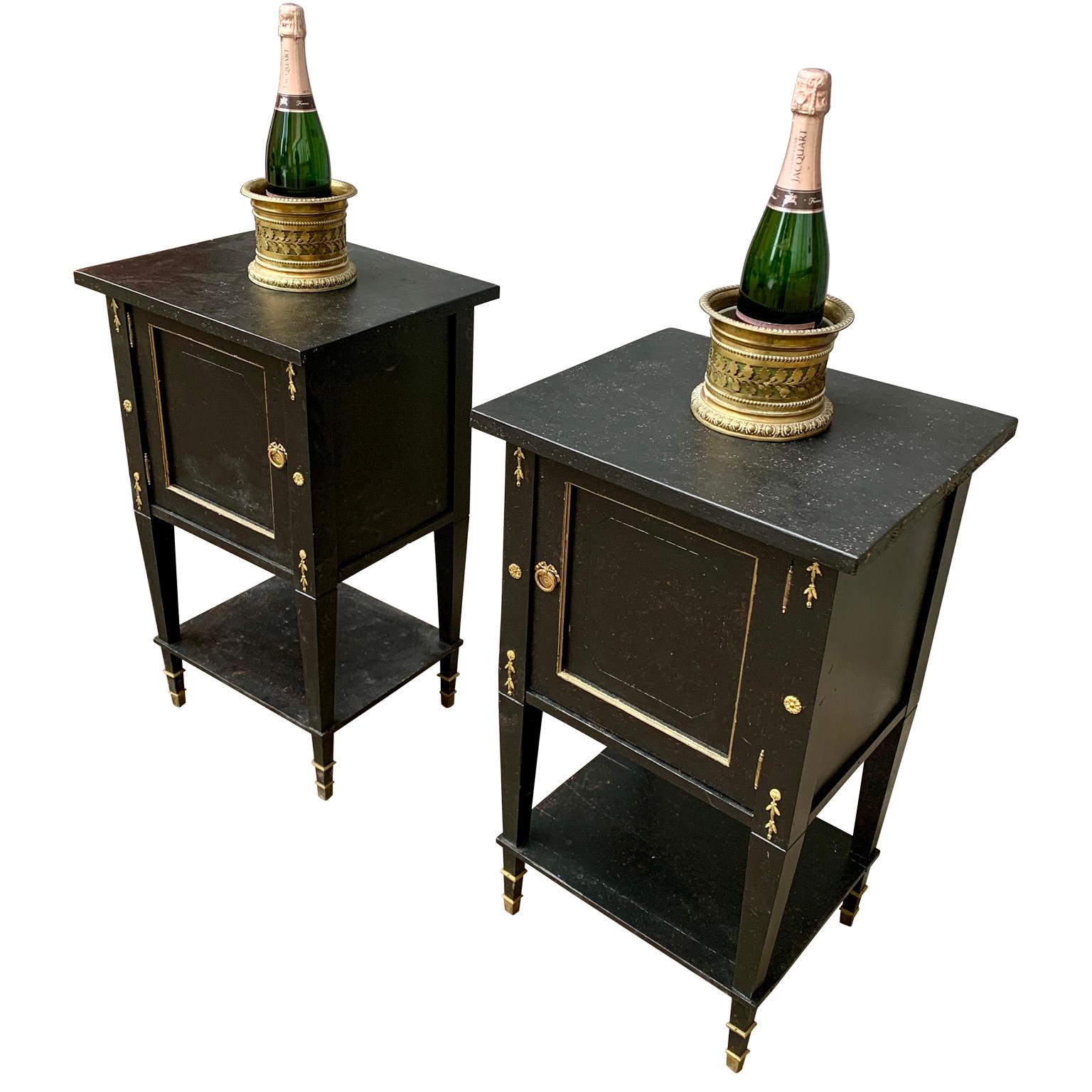 Pair of Black Painted Gustavian Nightstands With Brass Decorations In Good Condition For Sale In Haddonfield, NJ