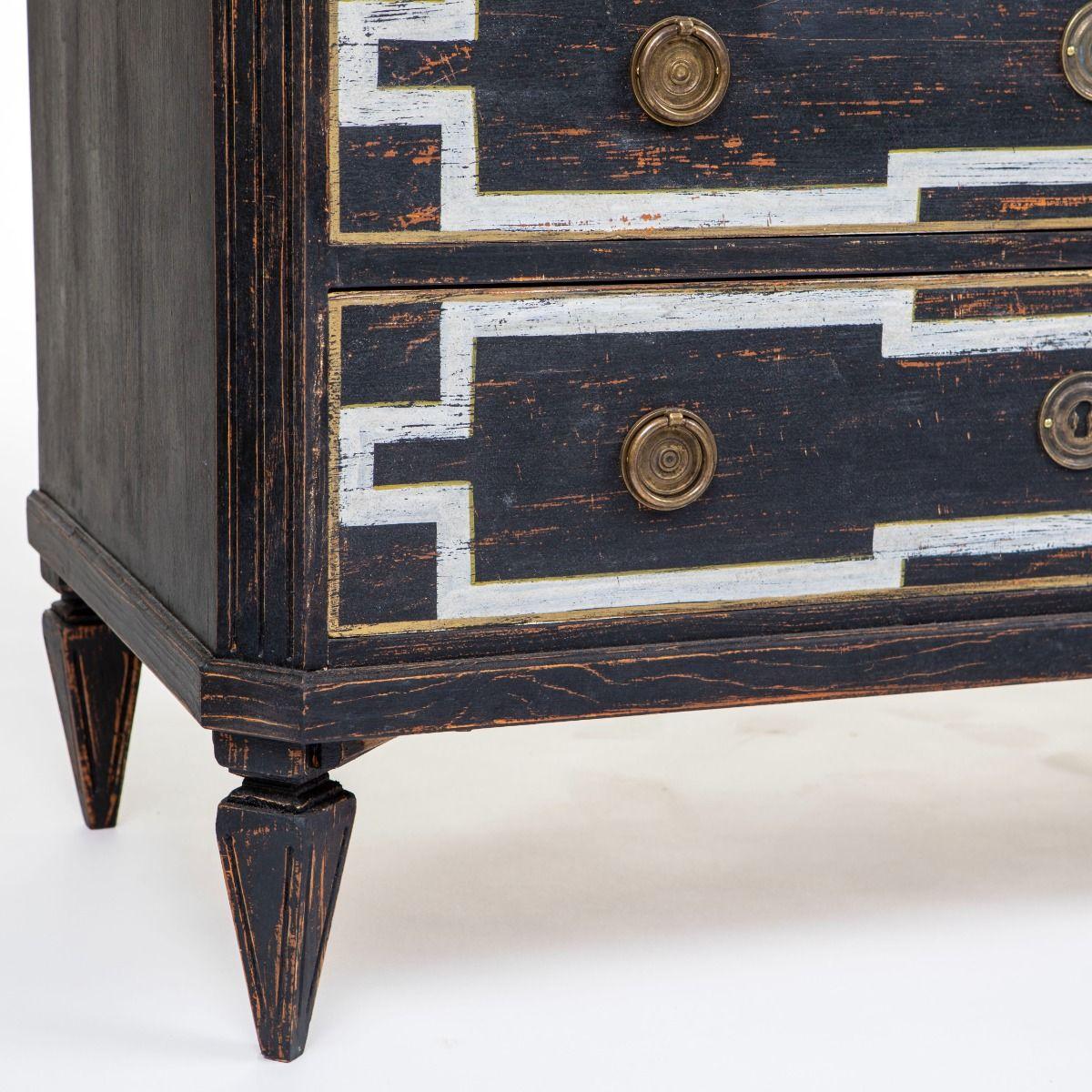 Pareja de cómodas suecas del siglo XIX de estilo Gustaviano pintadas en blanco y negro en venta 3