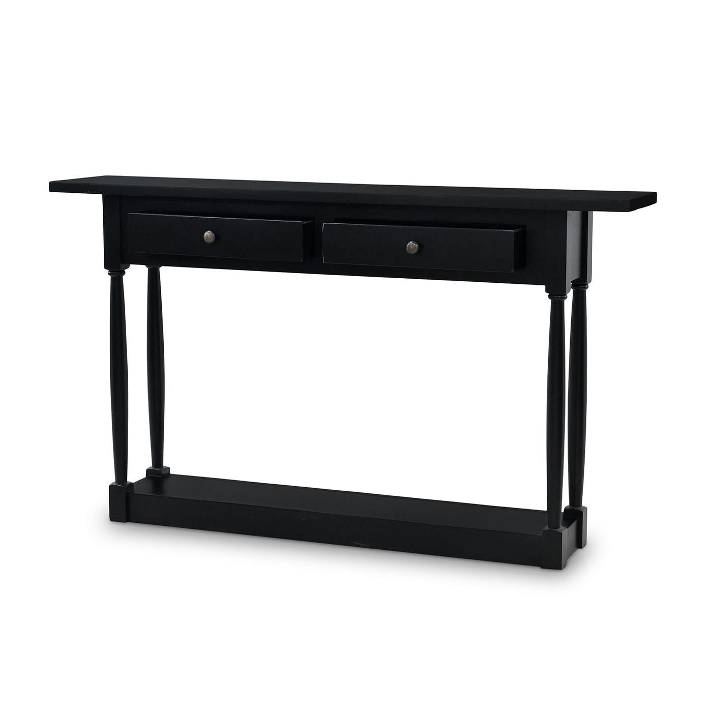 Mit seinem schlichten und rustikalen Europan-Design verbindet dieses Möbelstück traditionellen Charme mit moderner Raffinesse. Das reiche schwarze Batavia-Finish verleiht ihm einen modernen Touch, während die zwei geräumigen Schubladen reichlich