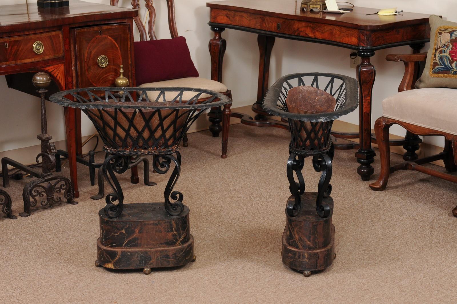 Pair of Black Painted Tole & Iron Planters with Scroll Detail, 19th Century Fran For Sale 6