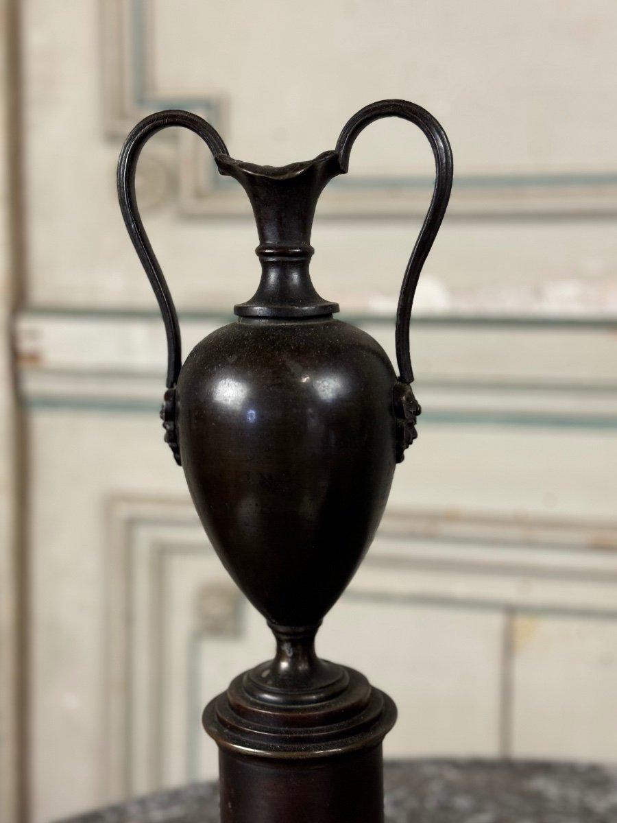 Coppia di vasi in bronzo patinato nero, XIX secolo in vendita 5