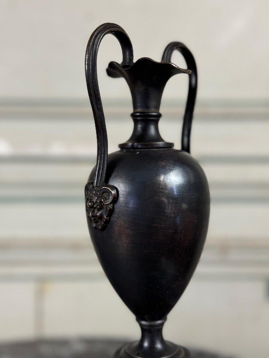 Coppia di vasi in bronzo patinato nero, XIX secolo in vendita 6