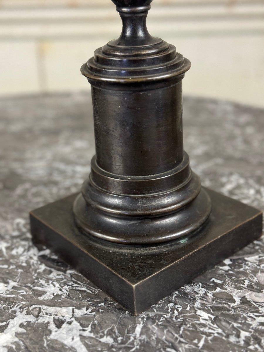 Coppia di vasi in bronzo patinato nero, XIX secolo in vendita 7